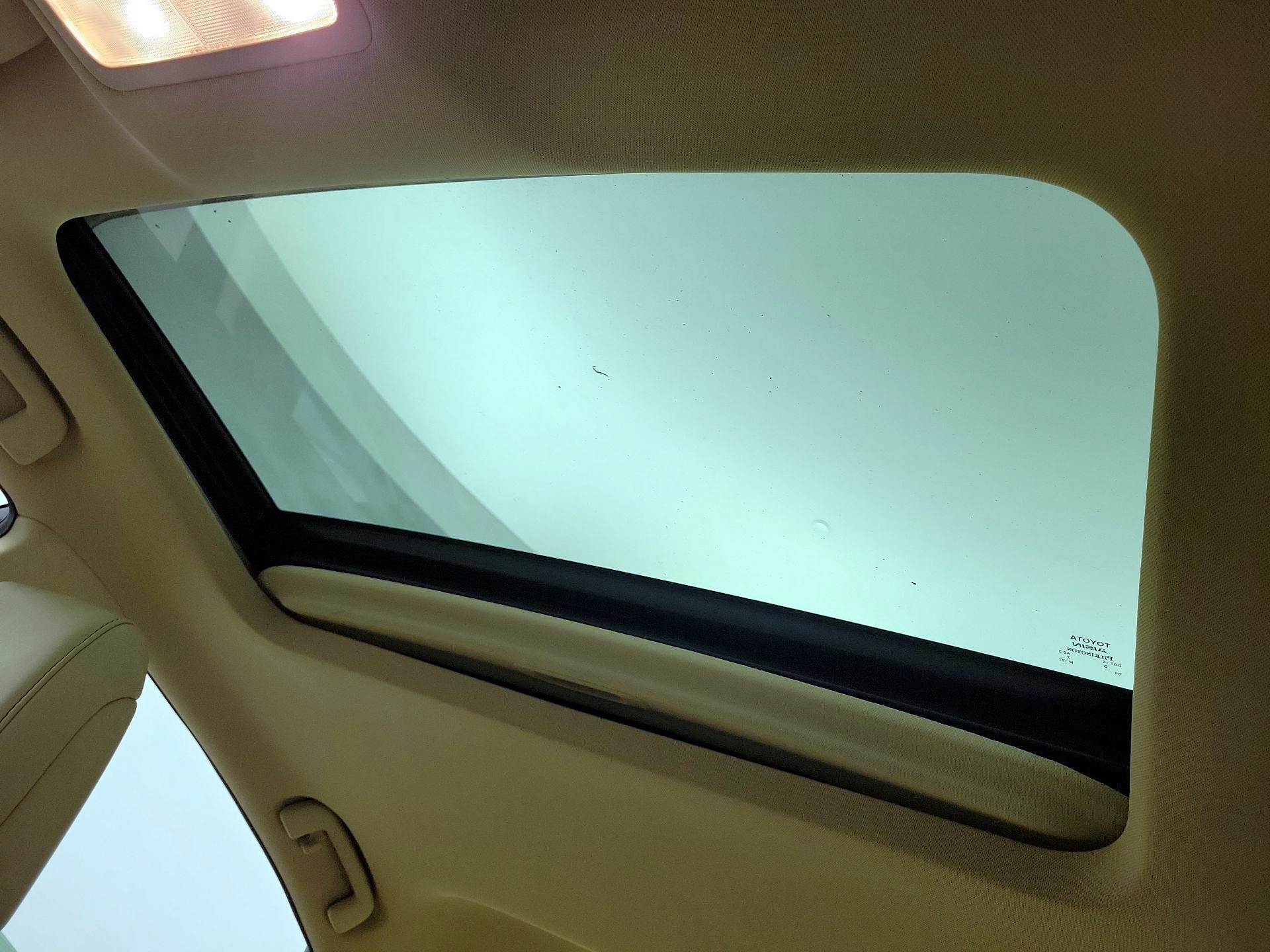 Thumbnail: 2013 Toyota Avalon - 19