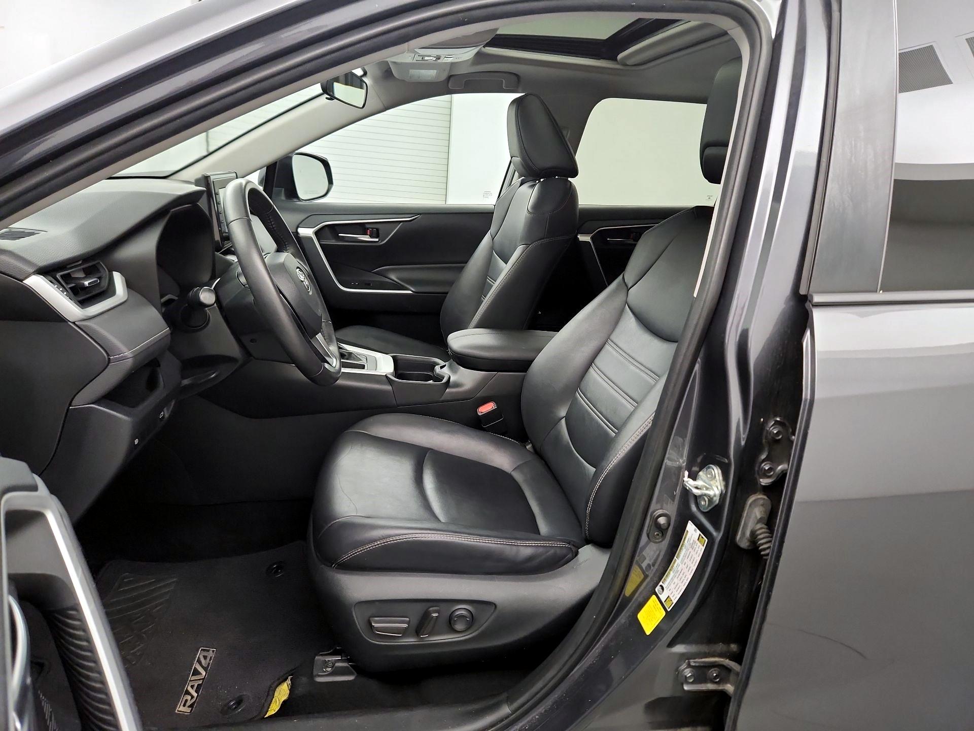 Thumbnail: 2019 Toyota RAV4 - 9