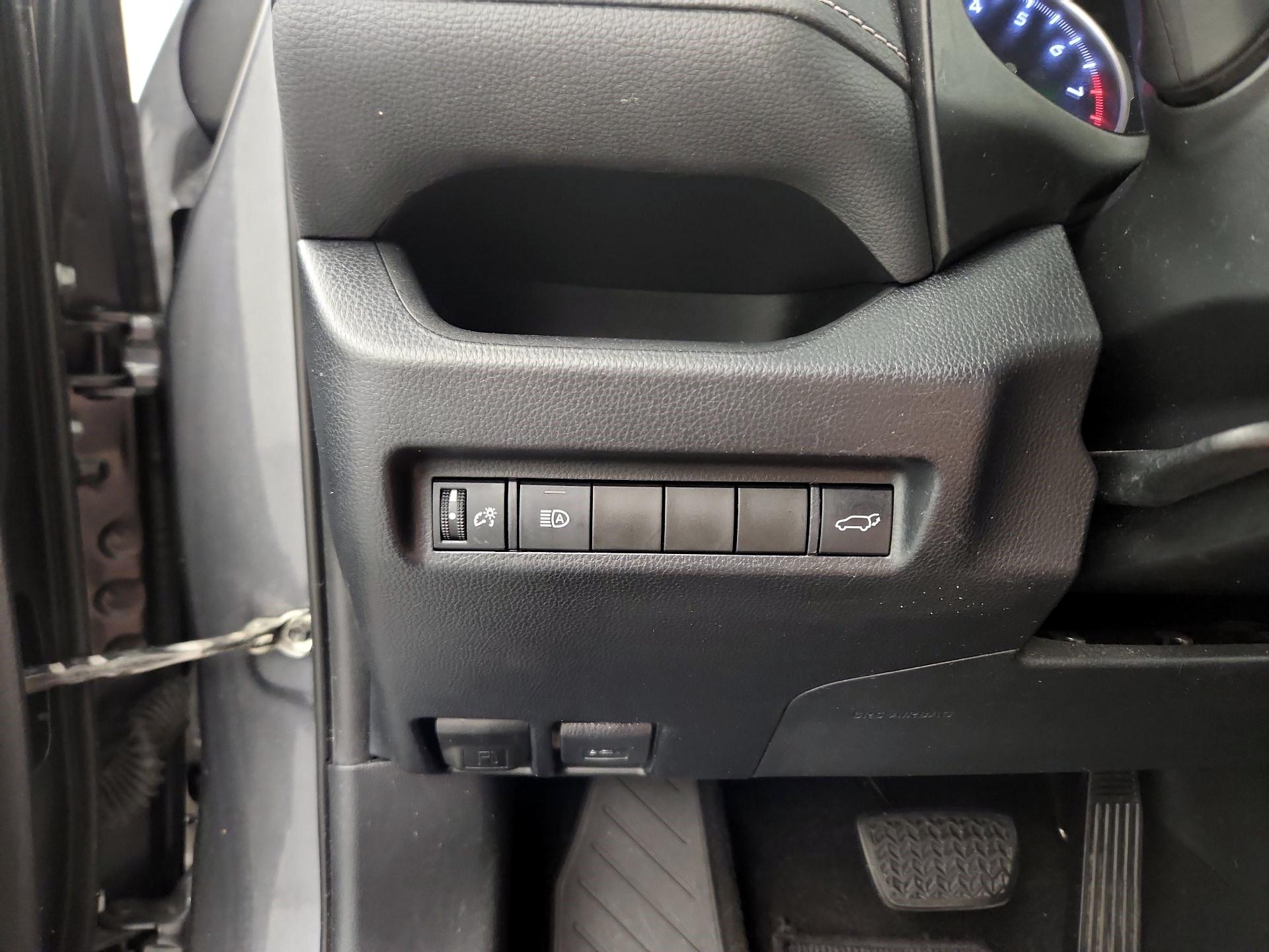 Thumbnail: 2019 Toyota RAV4 - 11