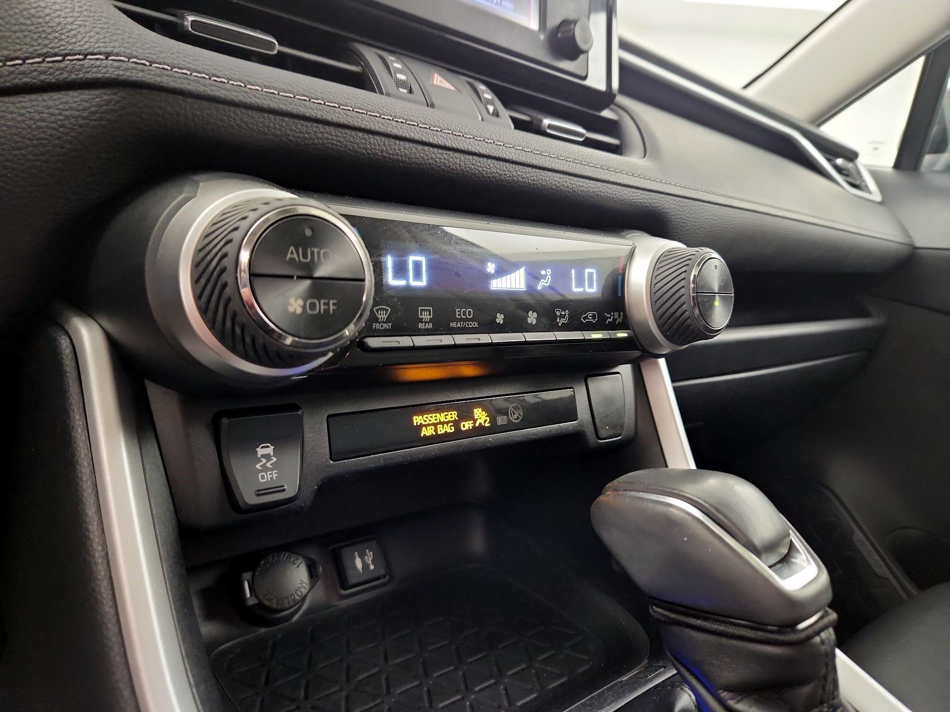 Thumbnail: 2019 Toyota RAV4 - 15