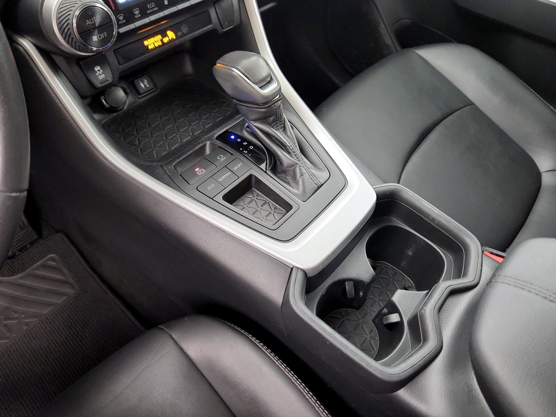 Thumbnail: 2019 Toyota RAV4 - 16
