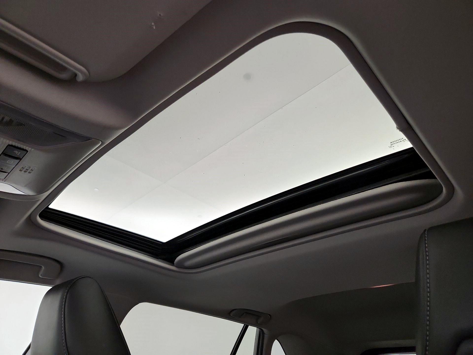Thumbnail: 2019 Toyota RAV4 - 18