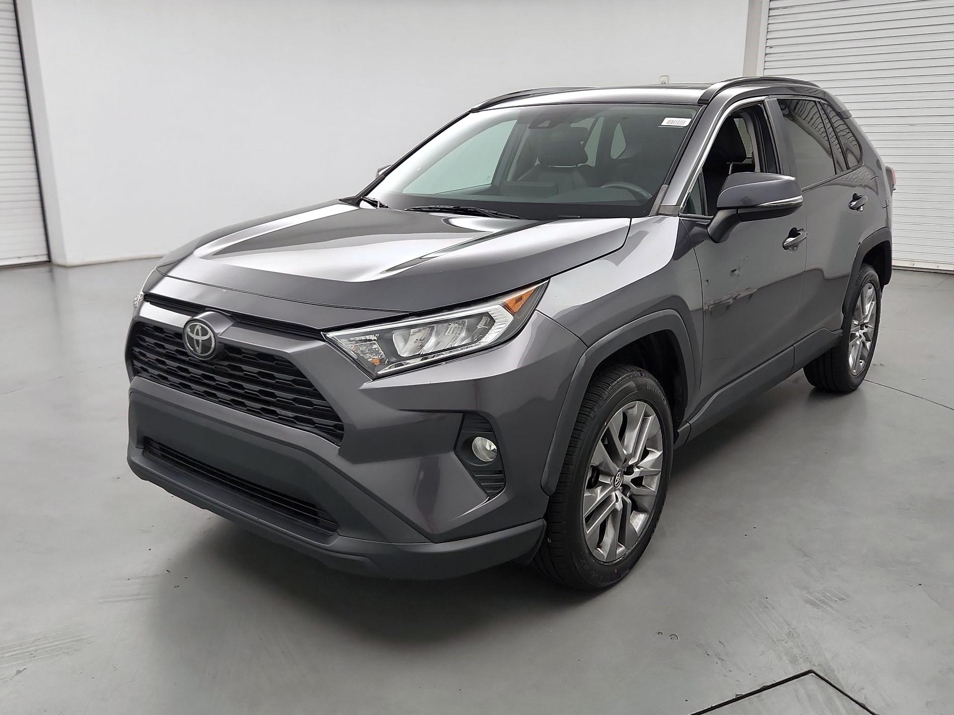 Thumbnail: 2019 Toyota RAV4 - 3