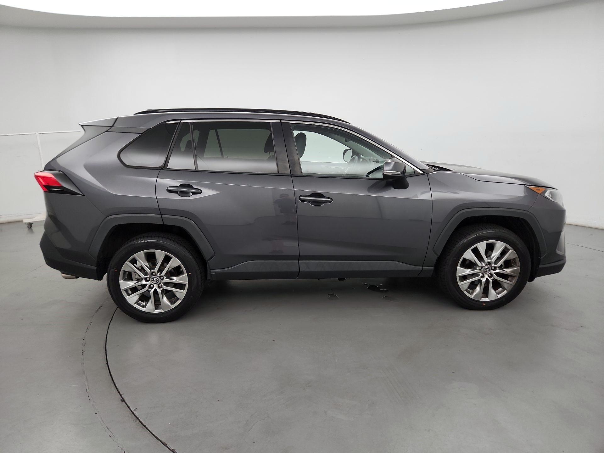 Thumbnail: 2019 Toyota RAV4 - 4