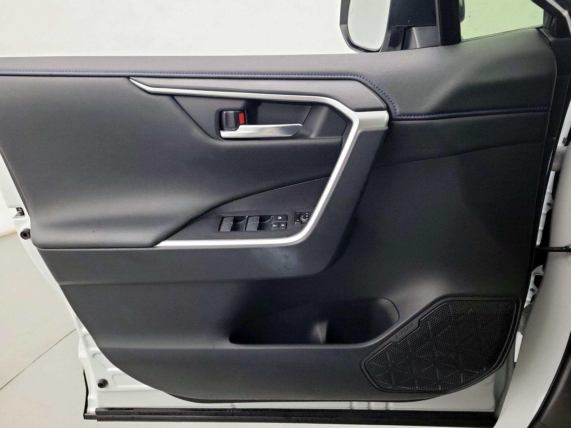 Thumbnail: 2025 Toyota RAV4 - 10