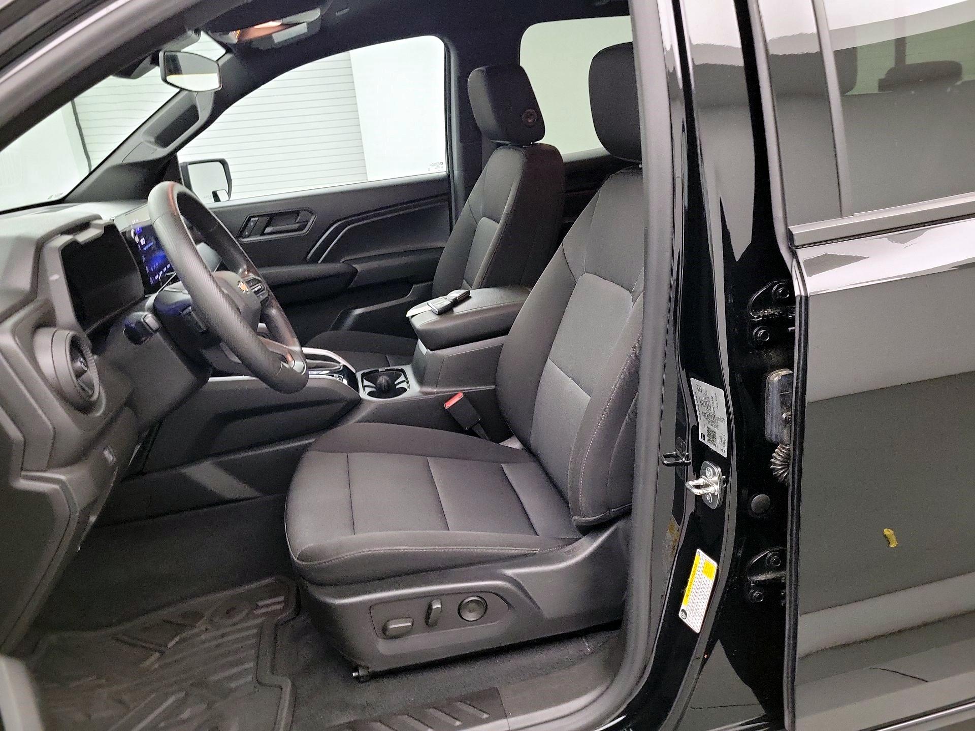 Thumbnail: 2023 Chevrolet Colorado - 9