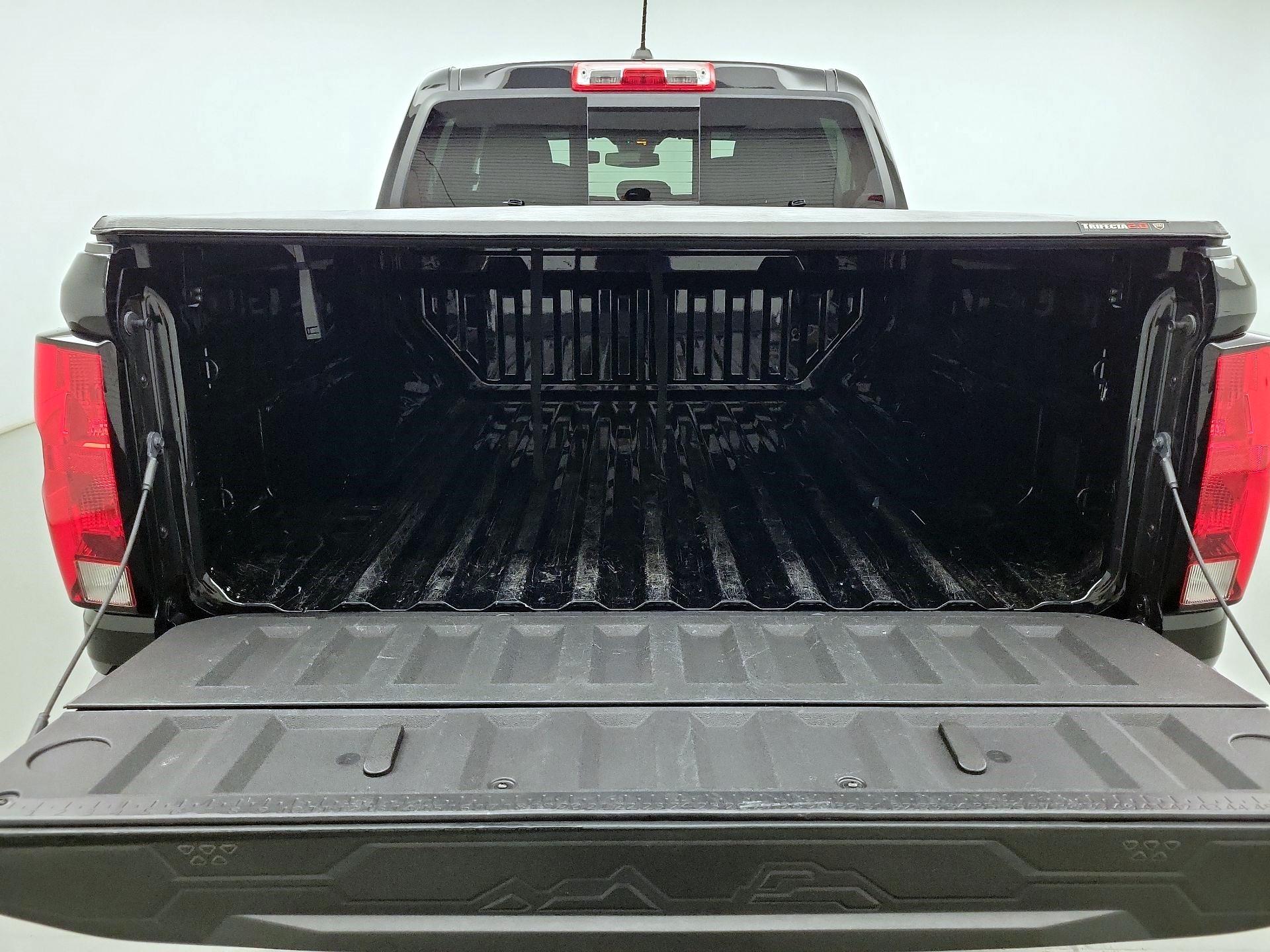 Thumbnail: 2023 Chevrolet Colorado - 18
