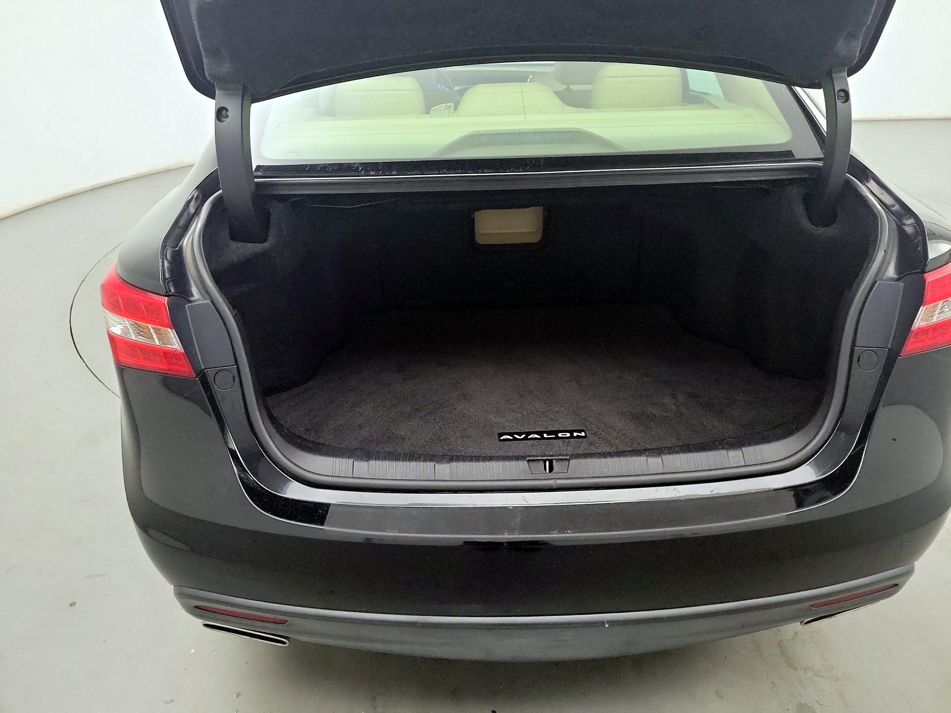 Thumbnail: 2013 Toyota Avalon - 19