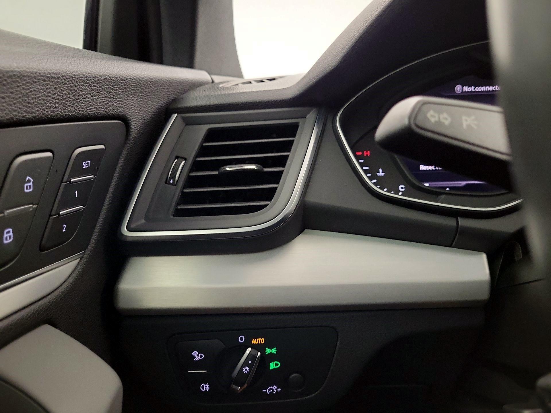 Thumbnail: 2019 Audi SQ5 - 11