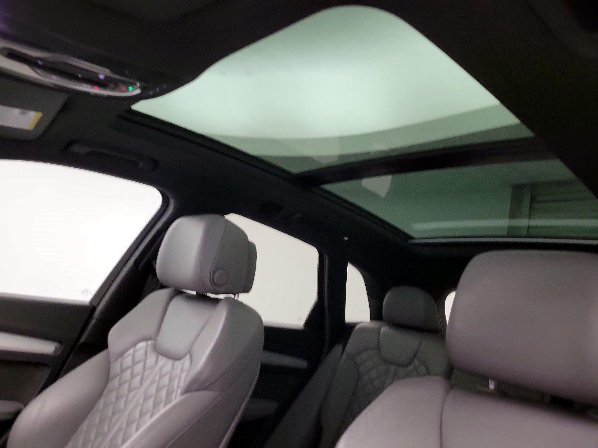 Thumbnail: 2019 Audi SQ5 - 18