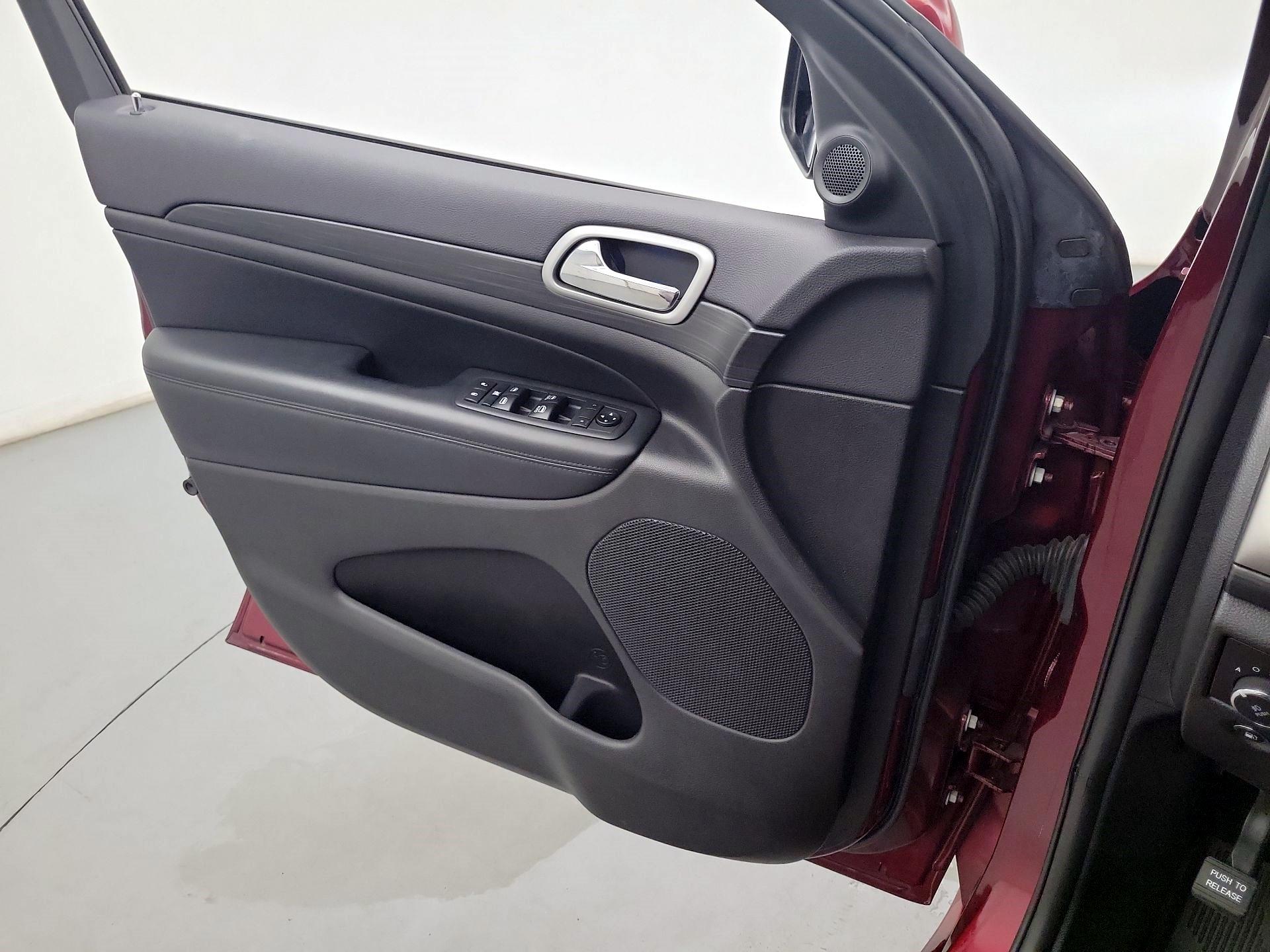 Thumbnail: 2020 Jeep Grand Cherokee - 10
