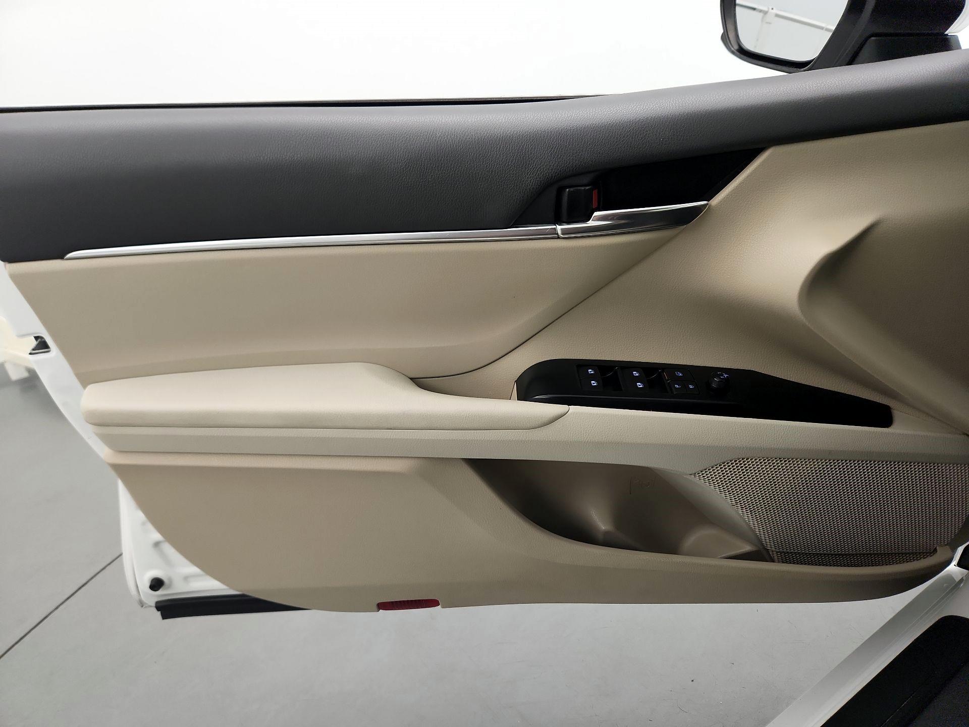 Thumbnail: 2020 Toyota Camry - 10