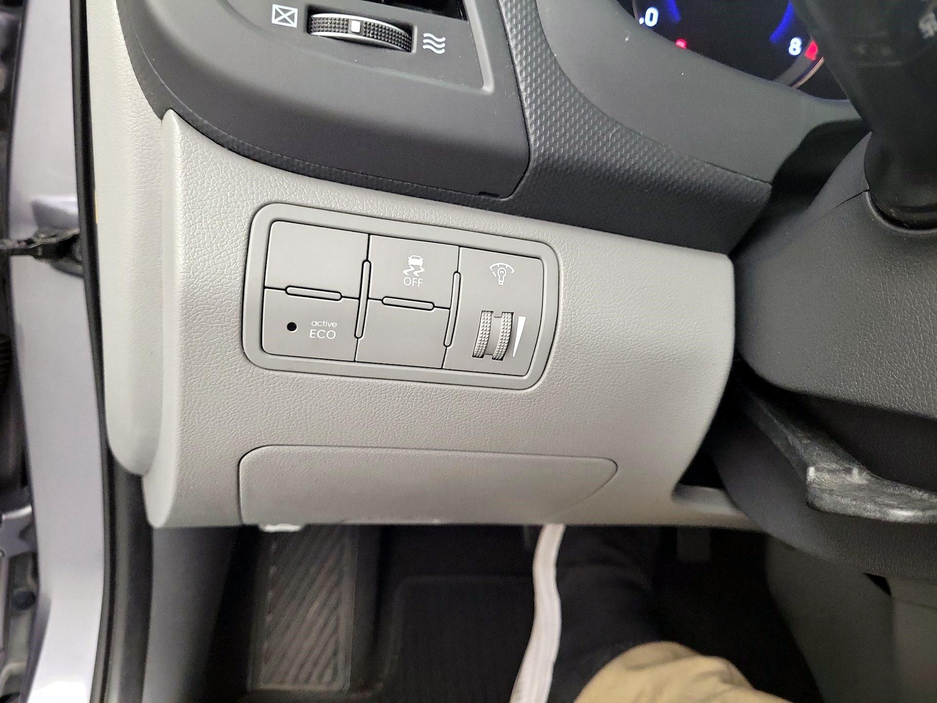 Thumbnail: 2016 Hyundai Accent - 11