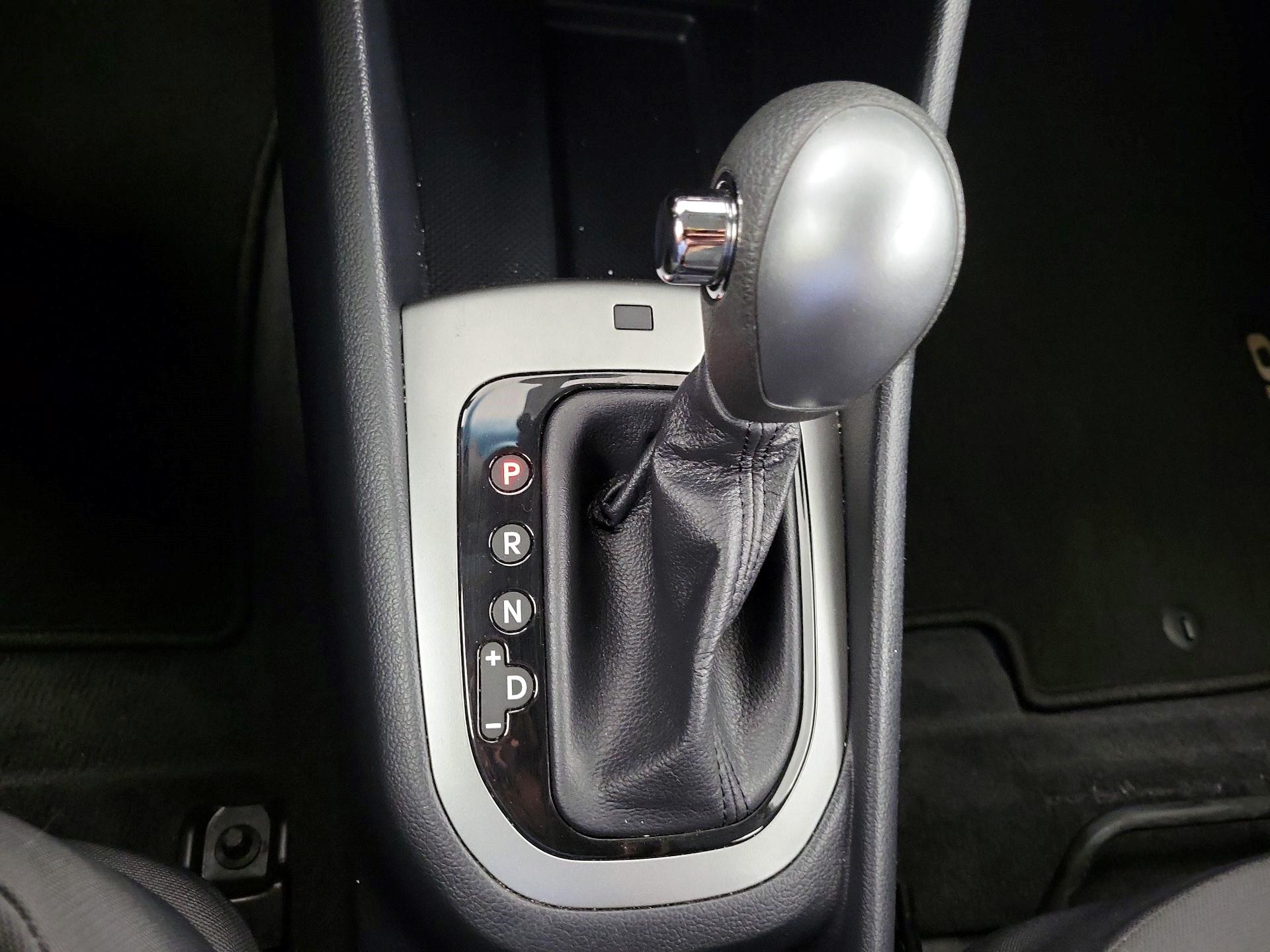 Thumbnail: 2015 Kia Rio - 14
