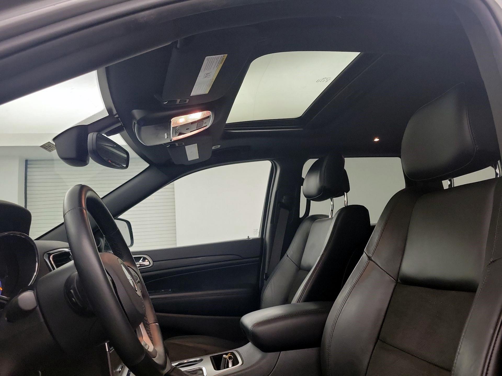Thumbnail: 2019 Jeep Grand Cherokee - 18