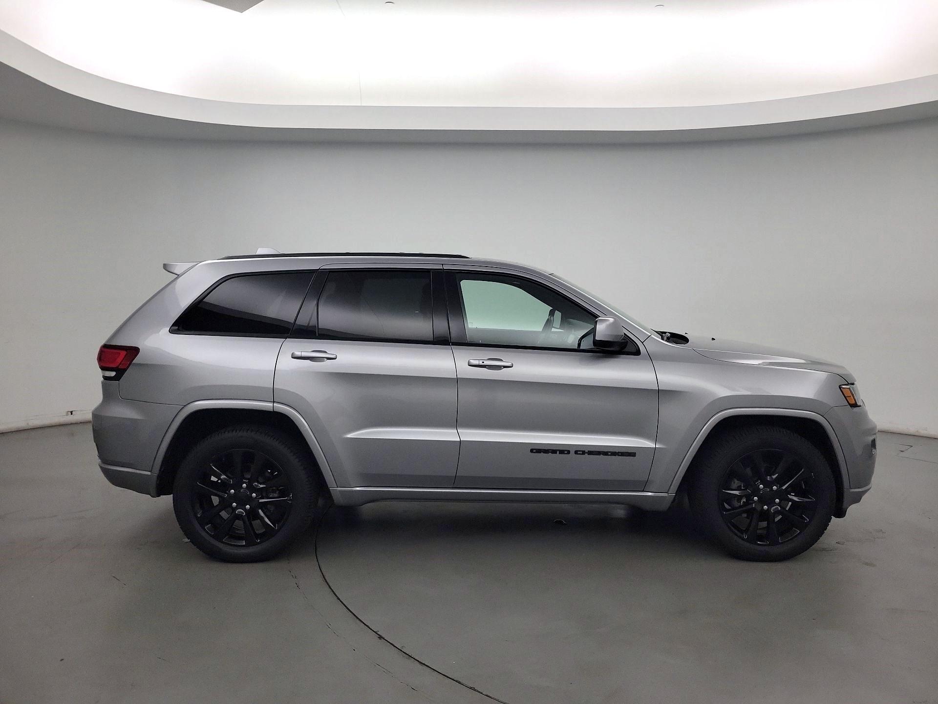 Thumbnail: 2019 Jeep Grand Cherokee - 4
