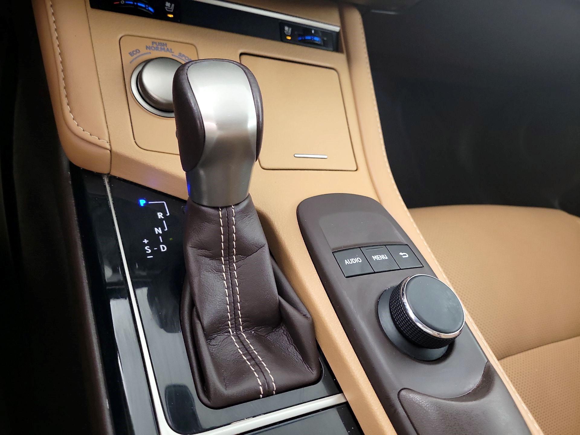 Thumbnail: 2018 Lexus ES - 15