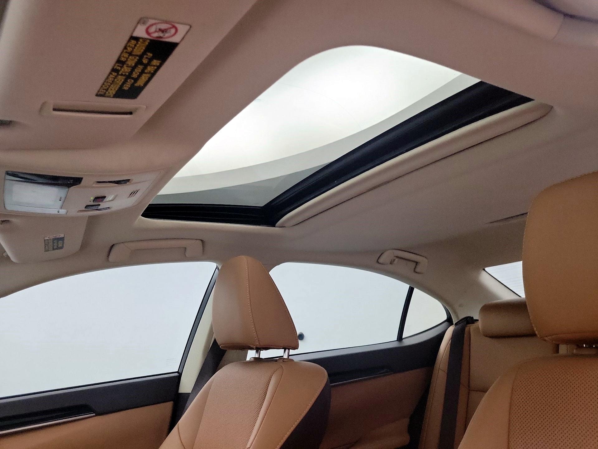 Thumbnail: 2018 Lexus ES - 17