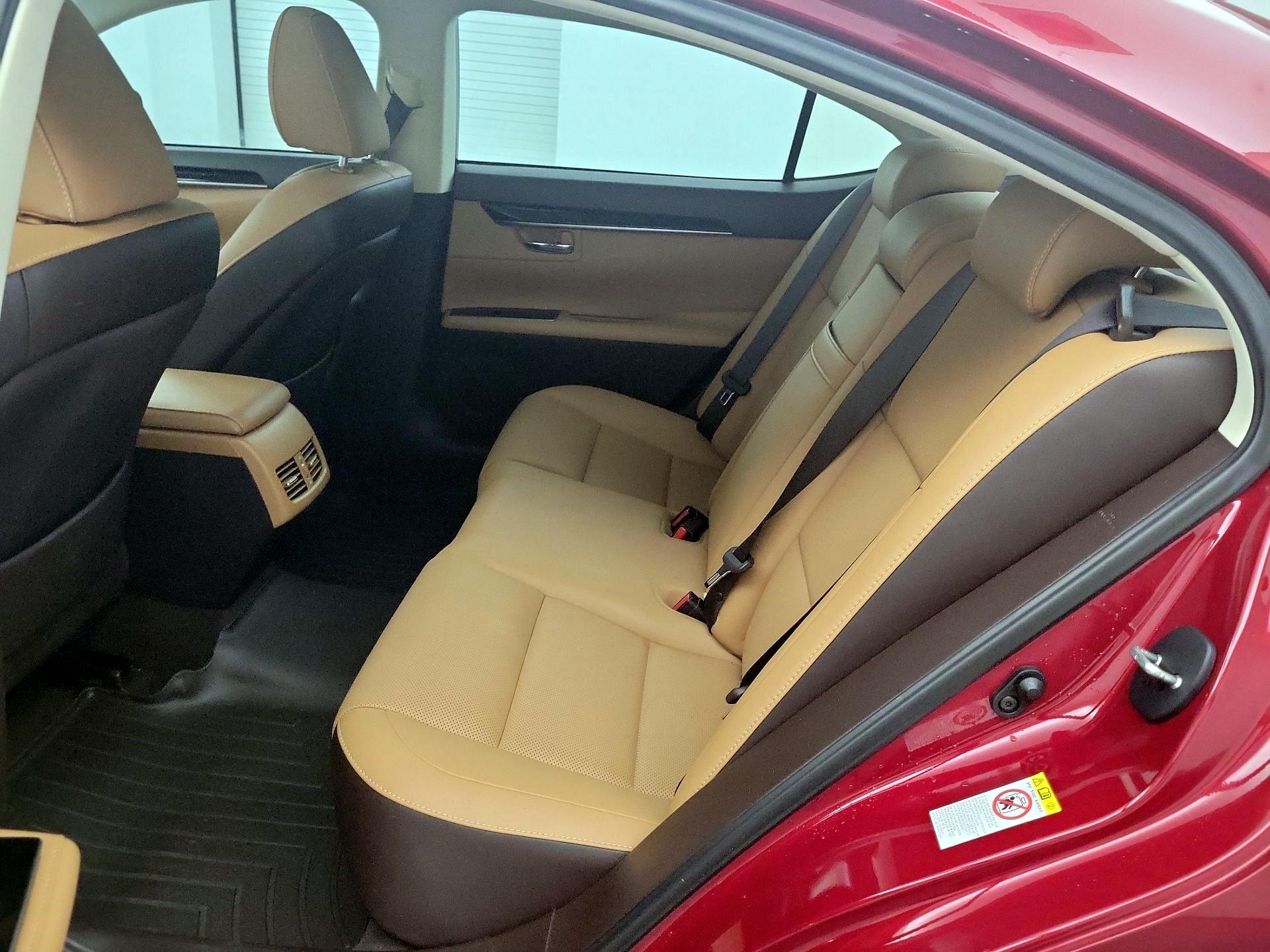 Thumbnail: 2018 Lexus ES - 18