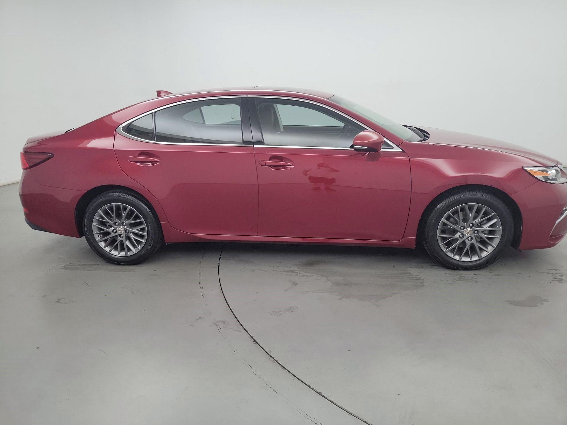 Thumbnail: 2018 Lexus ES - 4