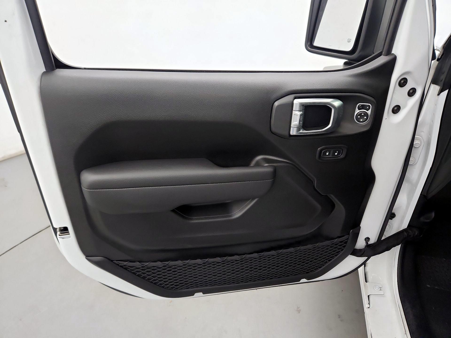 Thumbnail: 2018 Jeep Wrangler - 12
