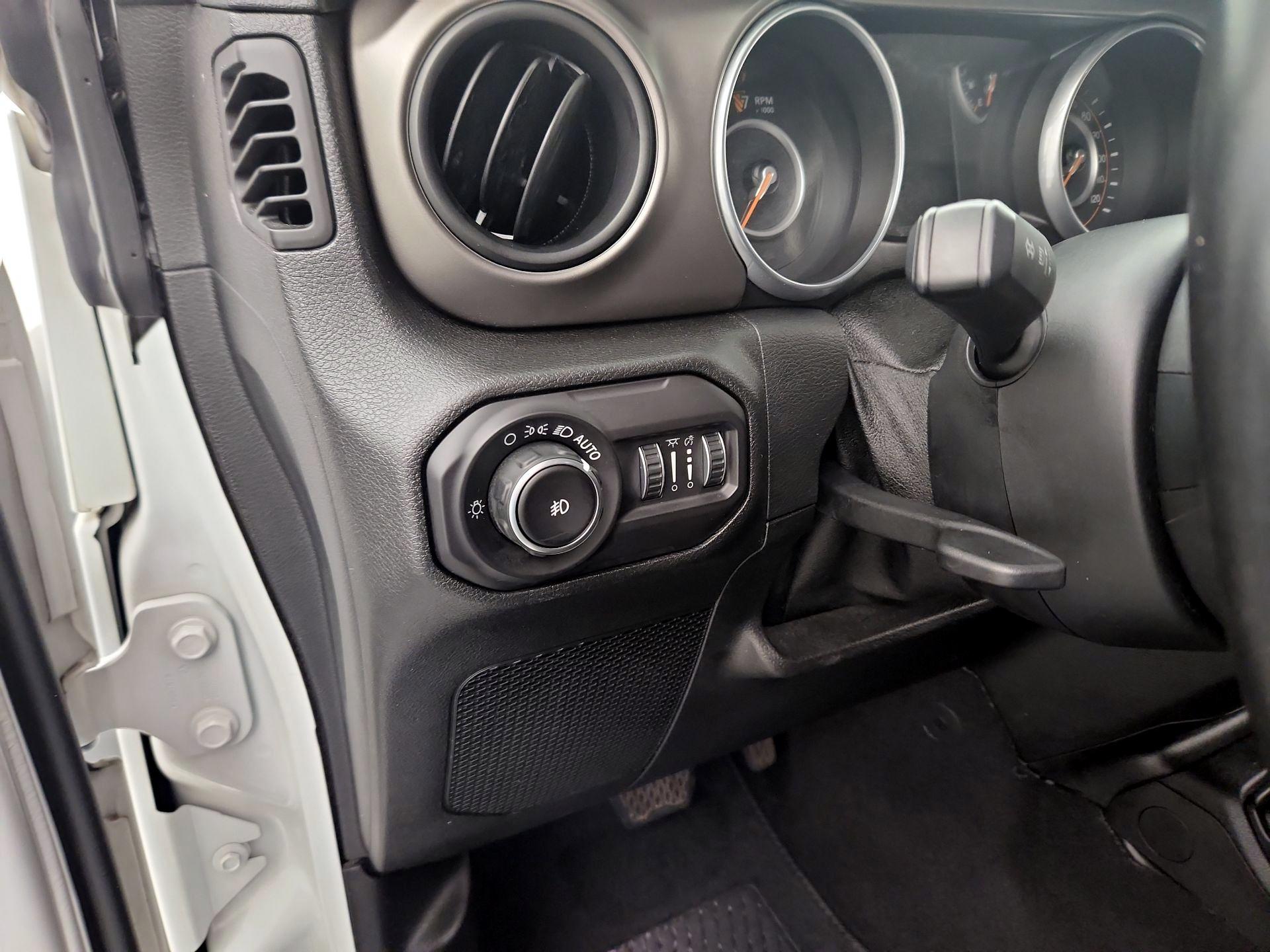 Thumbnail: 2018 Jeep Wrangler - 13