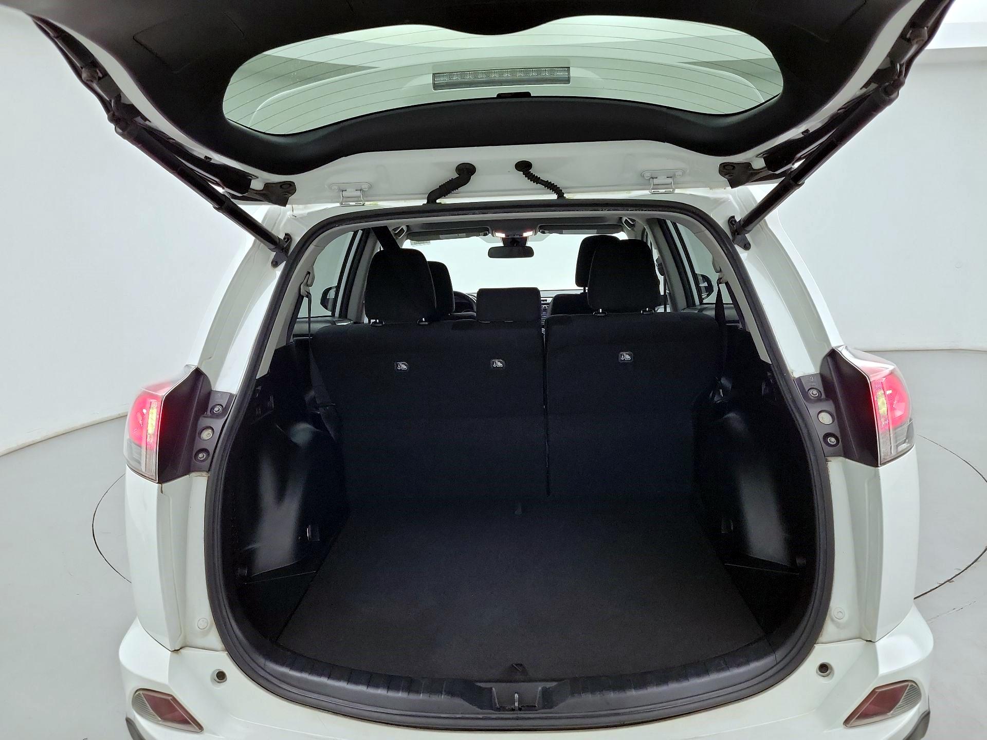 Thumbnail: 2017 Toyota RAV4 - 19