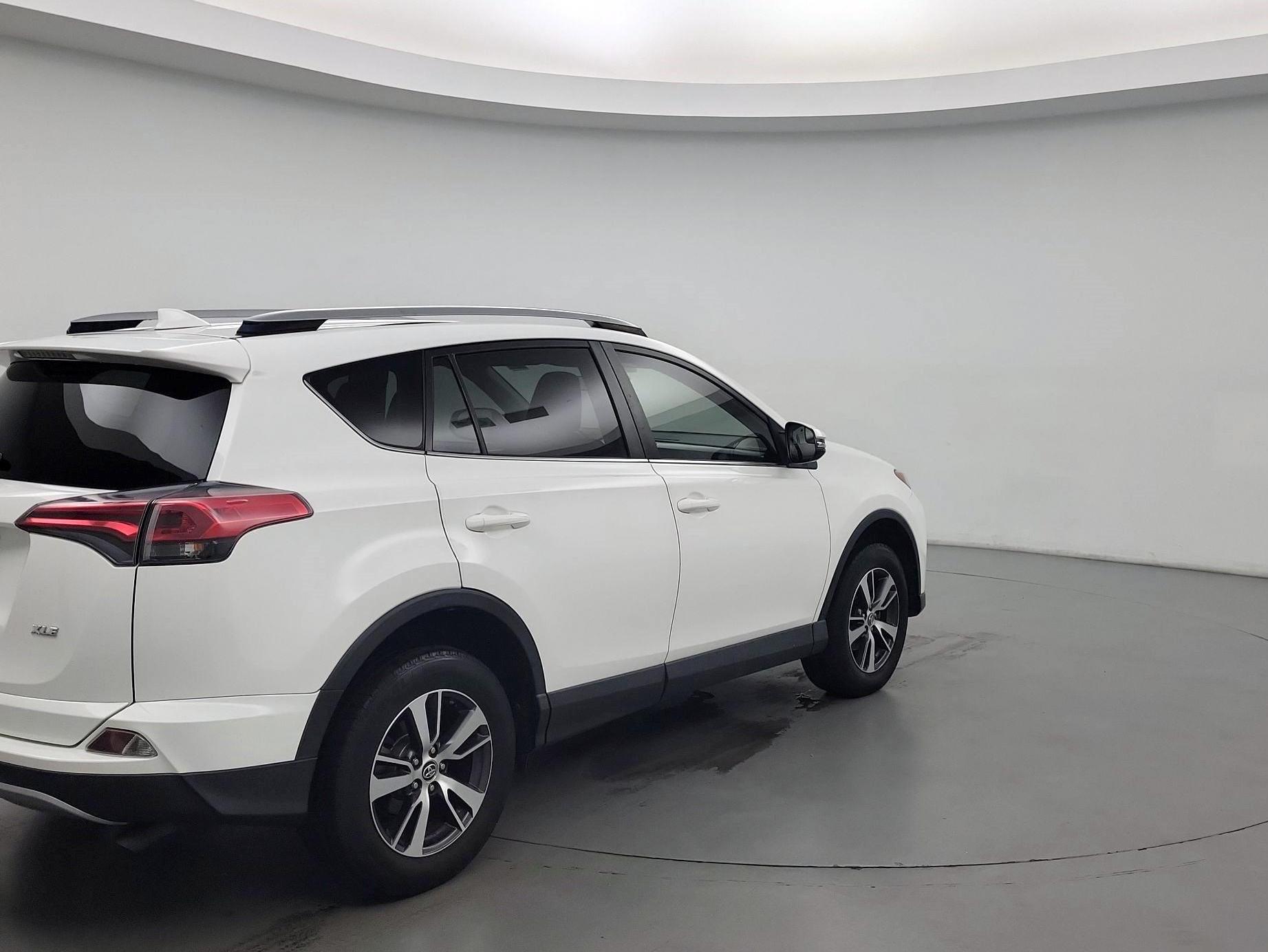 Thumbnail: 2017 Toyota RAV4 - 5