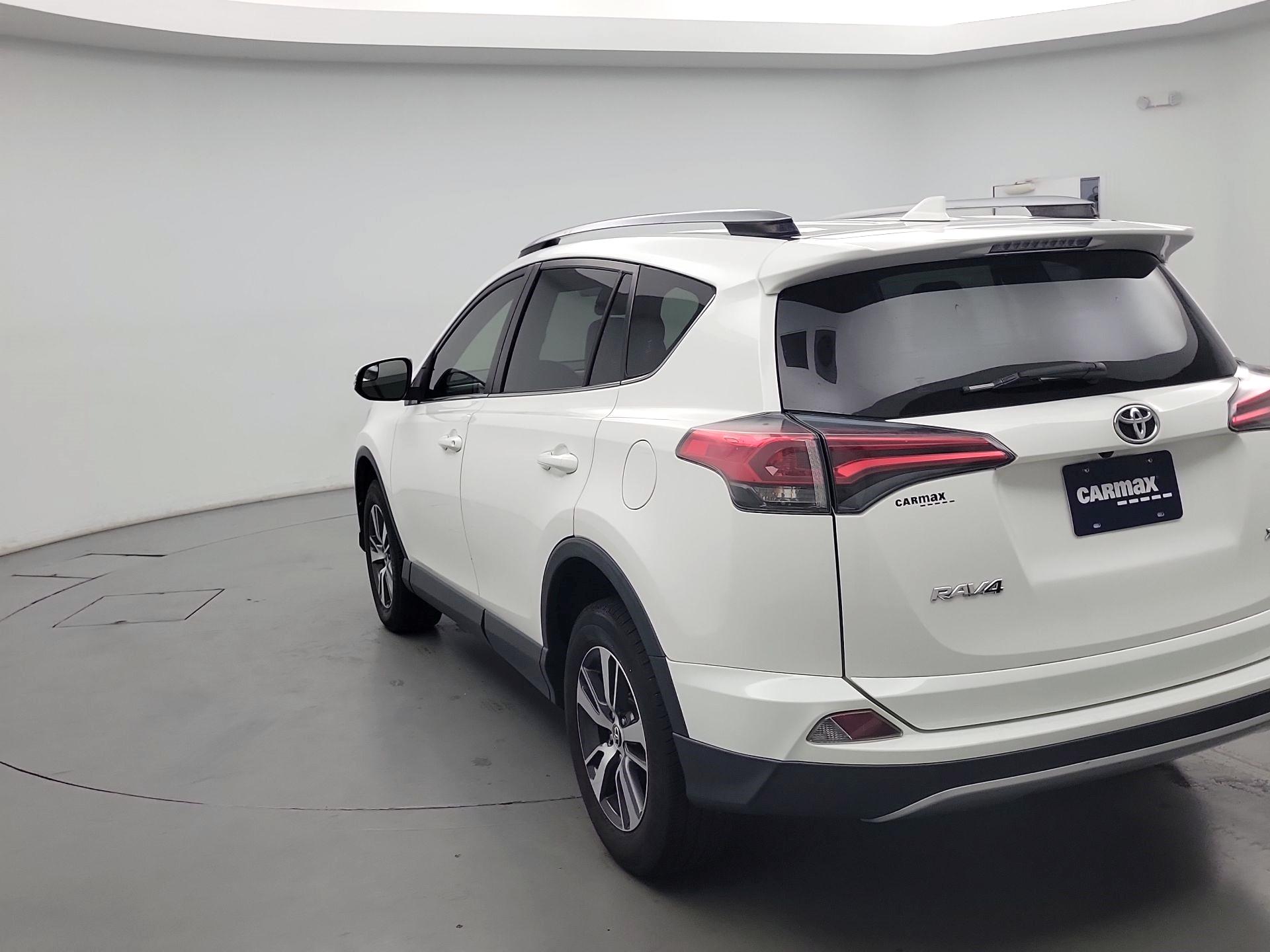 Thumbnail: 2017 Toyota RAV4 - 7