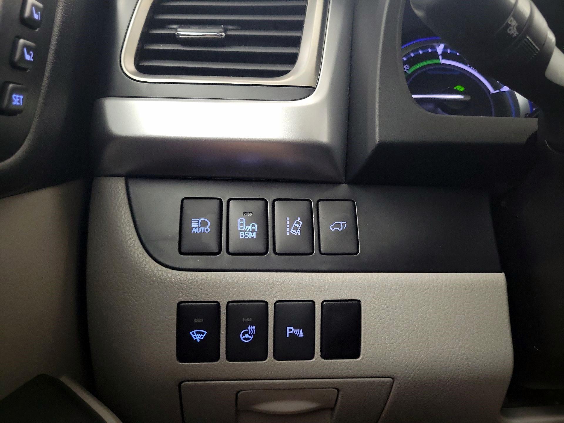 Thumbnail: 2016 Toyota Highlander - 11