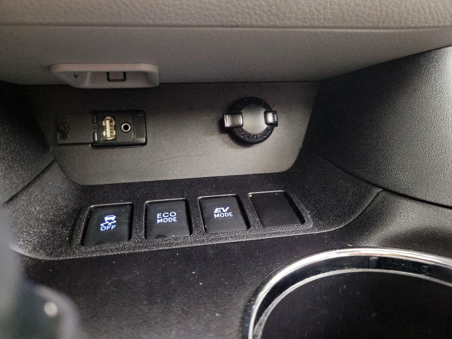 Thumbnail: 2016 Toyota Highlander - 17