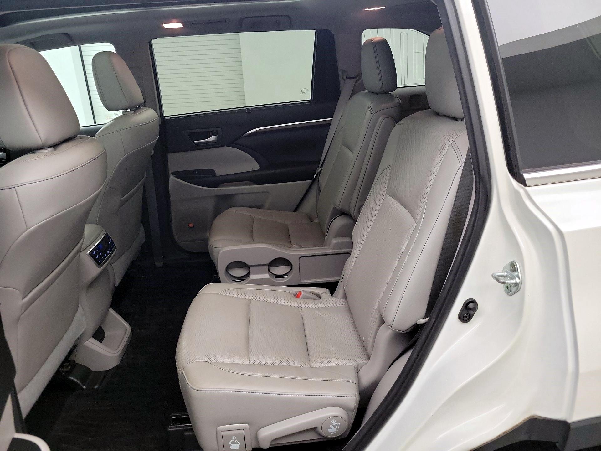 Thumbnail: 2016 Toyota Highlander - 19