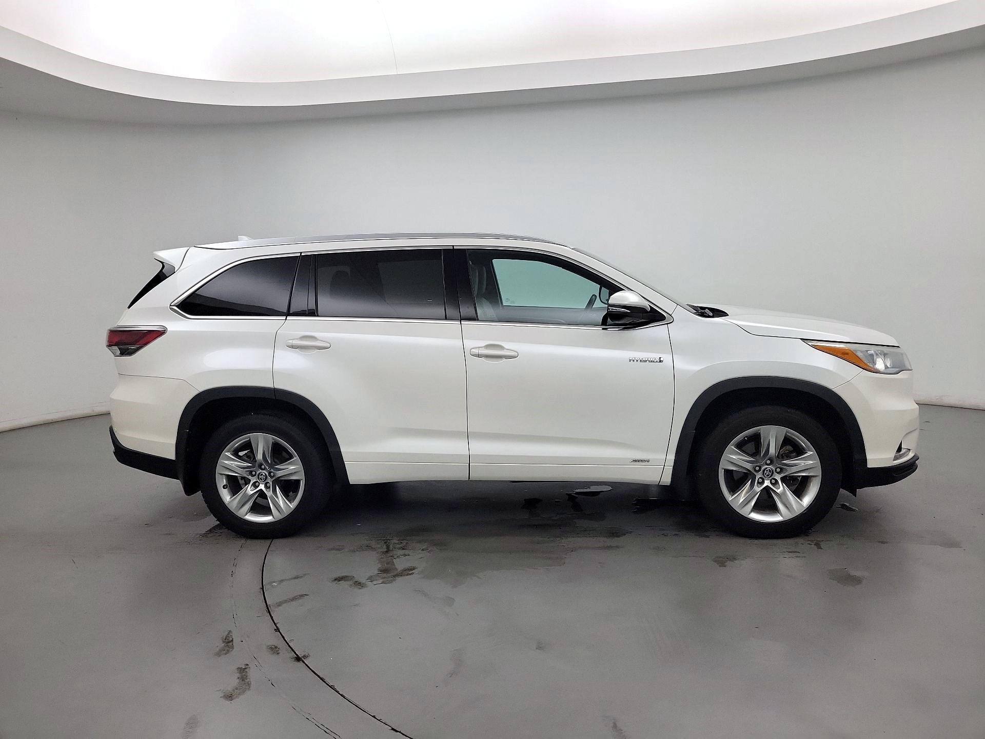 Thumbnail: 2016 Toyota Highlander - 4