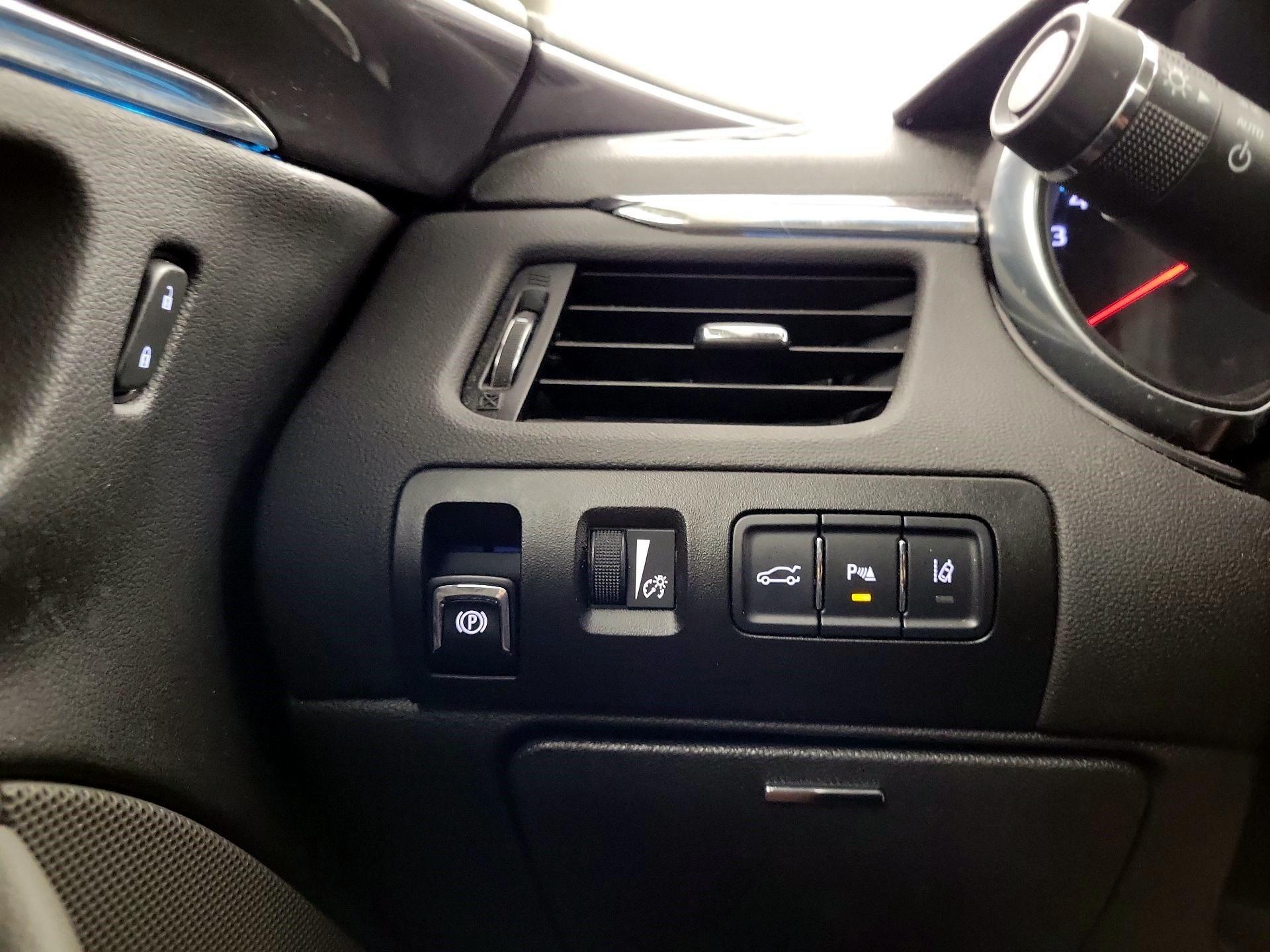 Thumbnail: 2015 Chevrolet Impala - 11