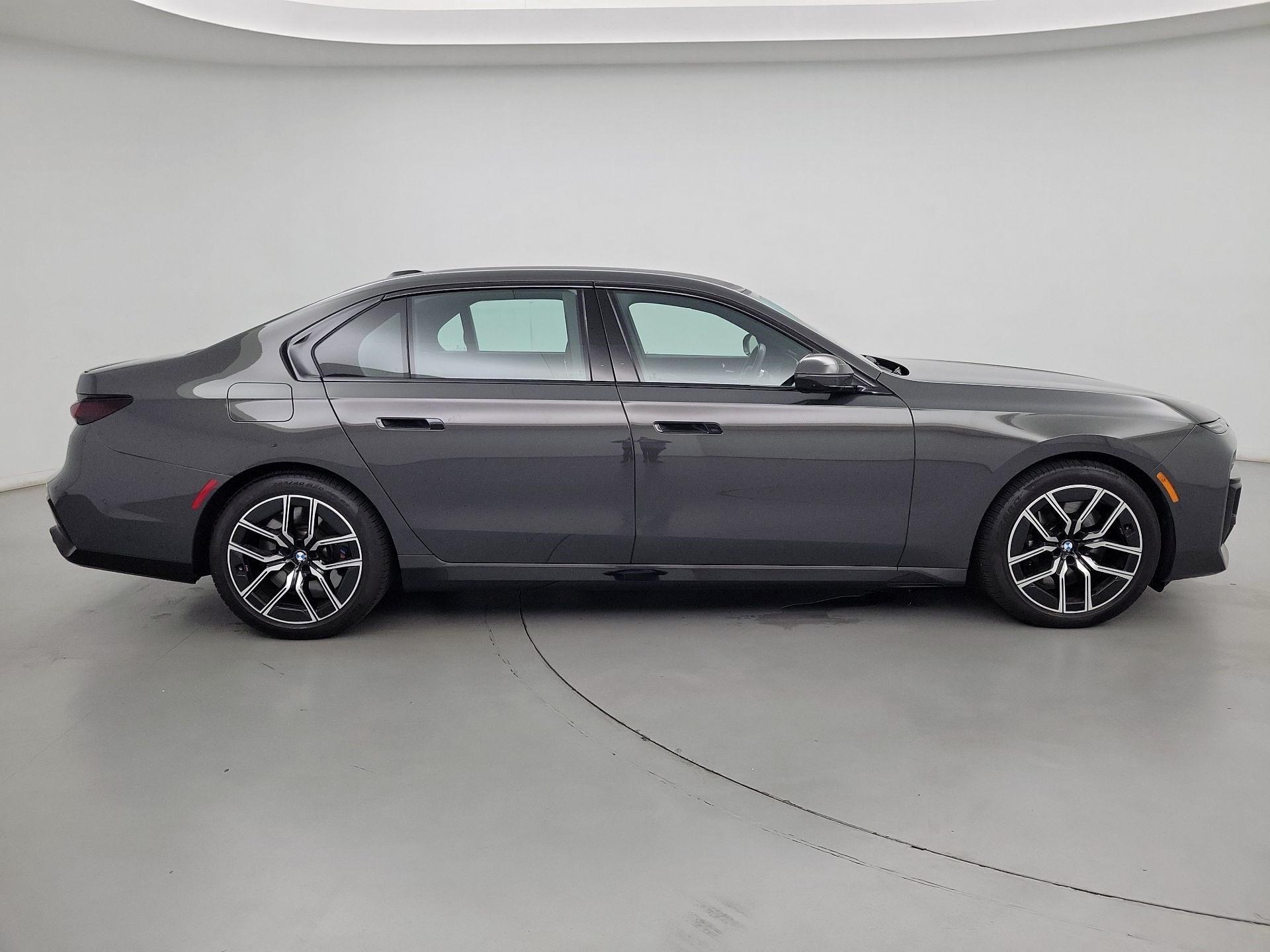 Thumbnail: 2023 BMW 7 Series - 4