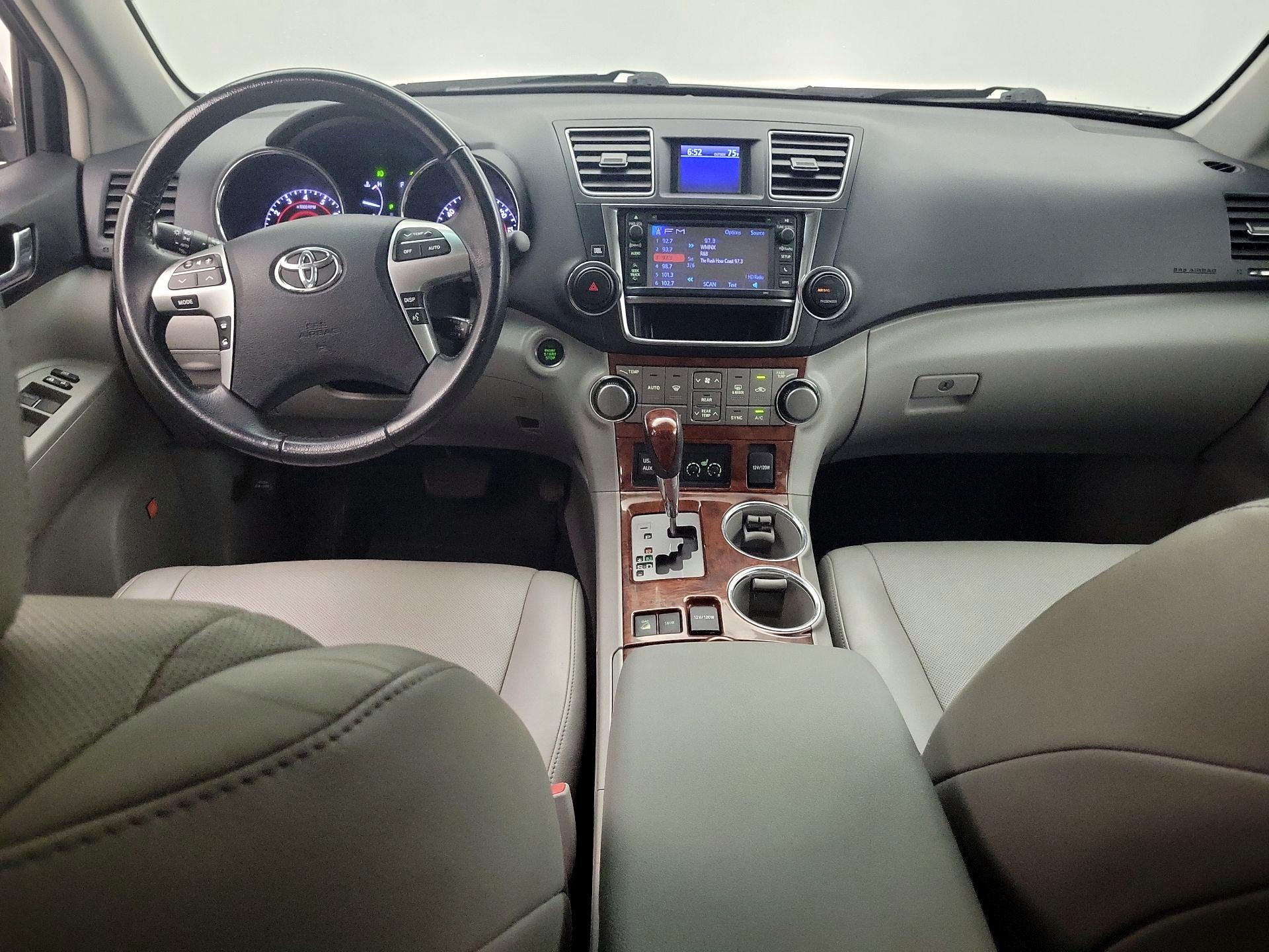 Thumbnail: 2013 Toyota Highlander - 9