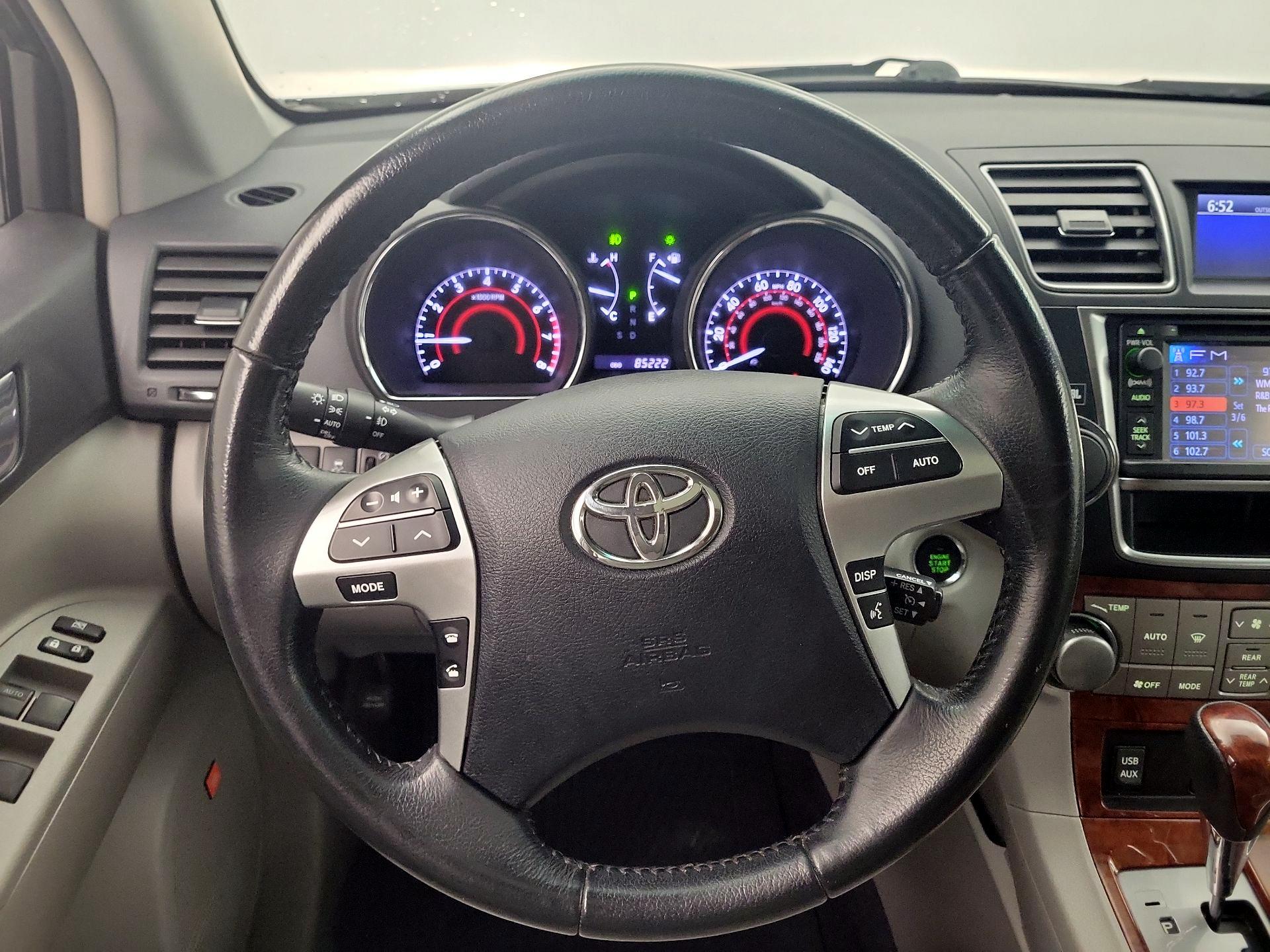 Thumbnail: 2013 Toyota Highlander - 10