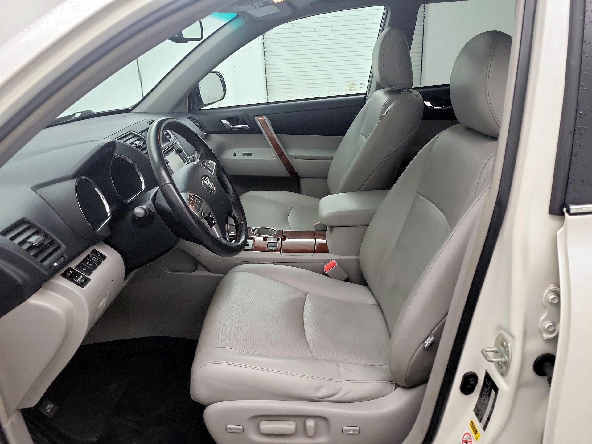 Thumbnail: 2013 Toyota Highlander - 11