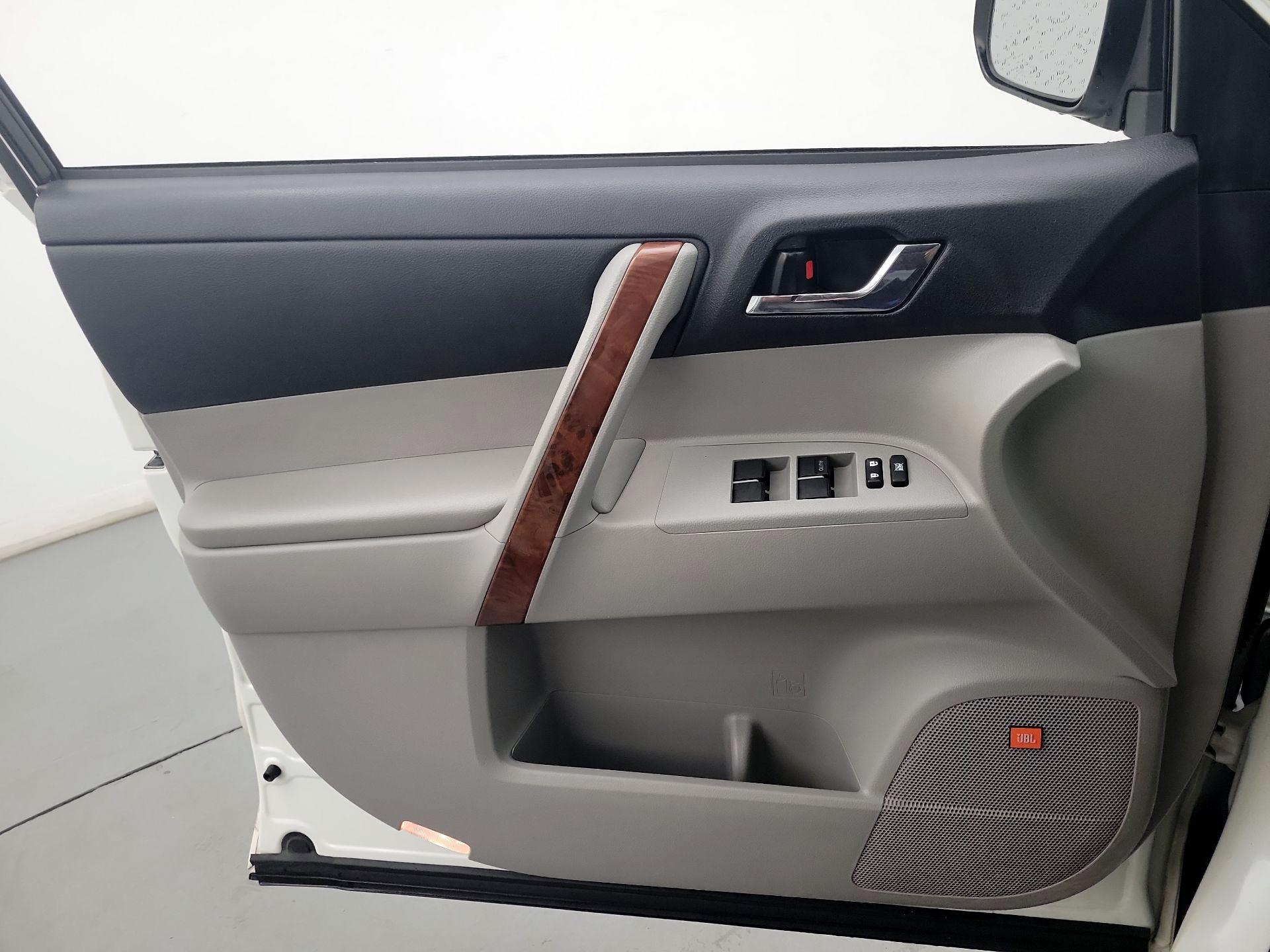 Thumbnail: 2013 Toyota Highlander - 12