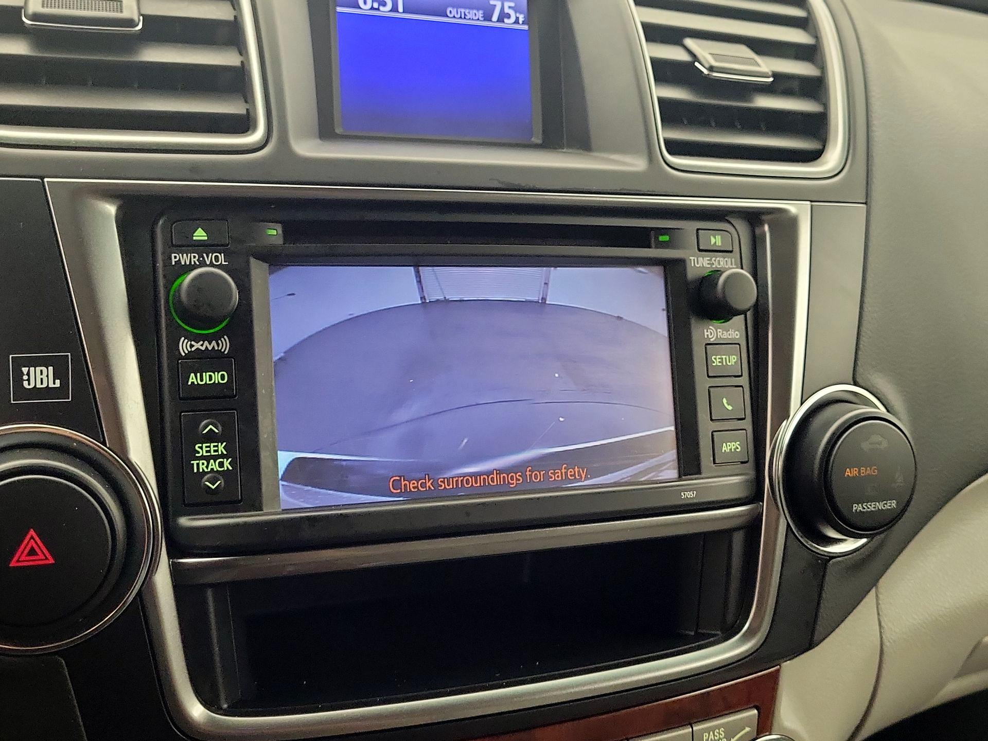 Thumbnail: 2013 Toyota Highlander - 14