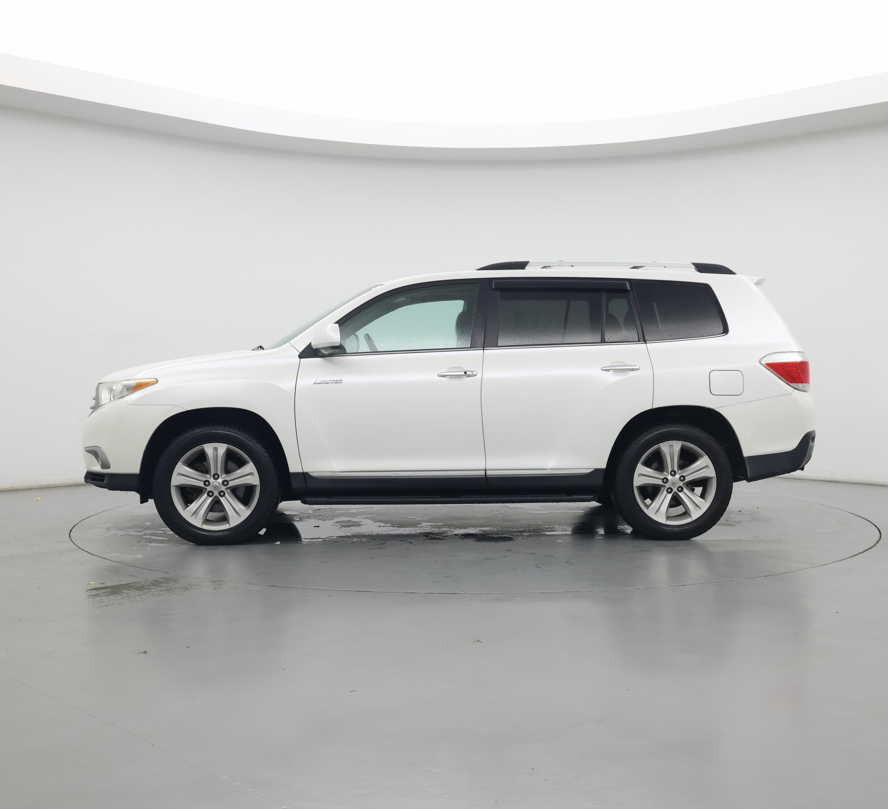 Thumbnail: 2013 Toyota Highlander - 3