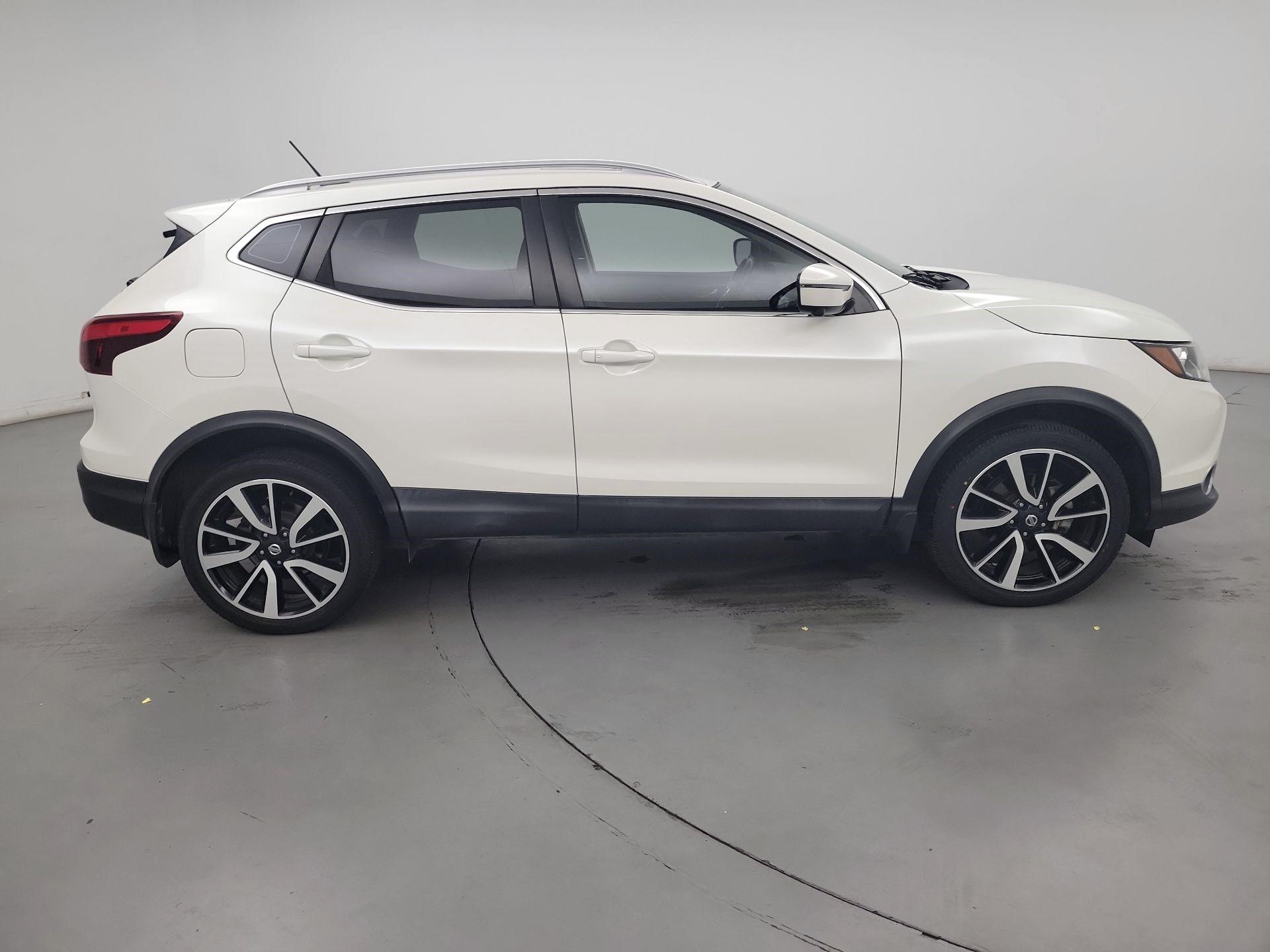Thumbnail: 2017 Nissan Rogue Sport - 4