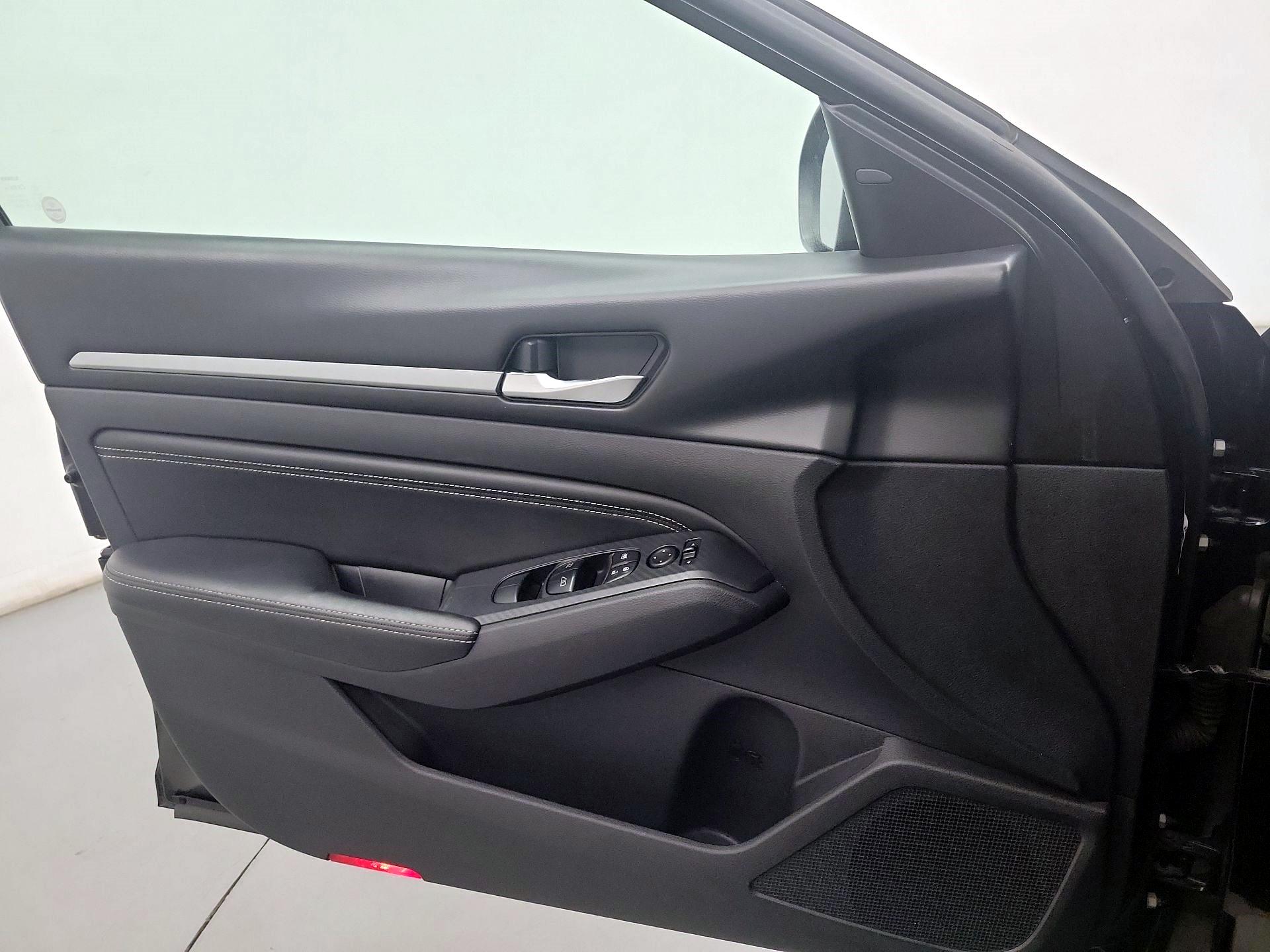 Thumbnail: 2019 Nissan Altima - 10