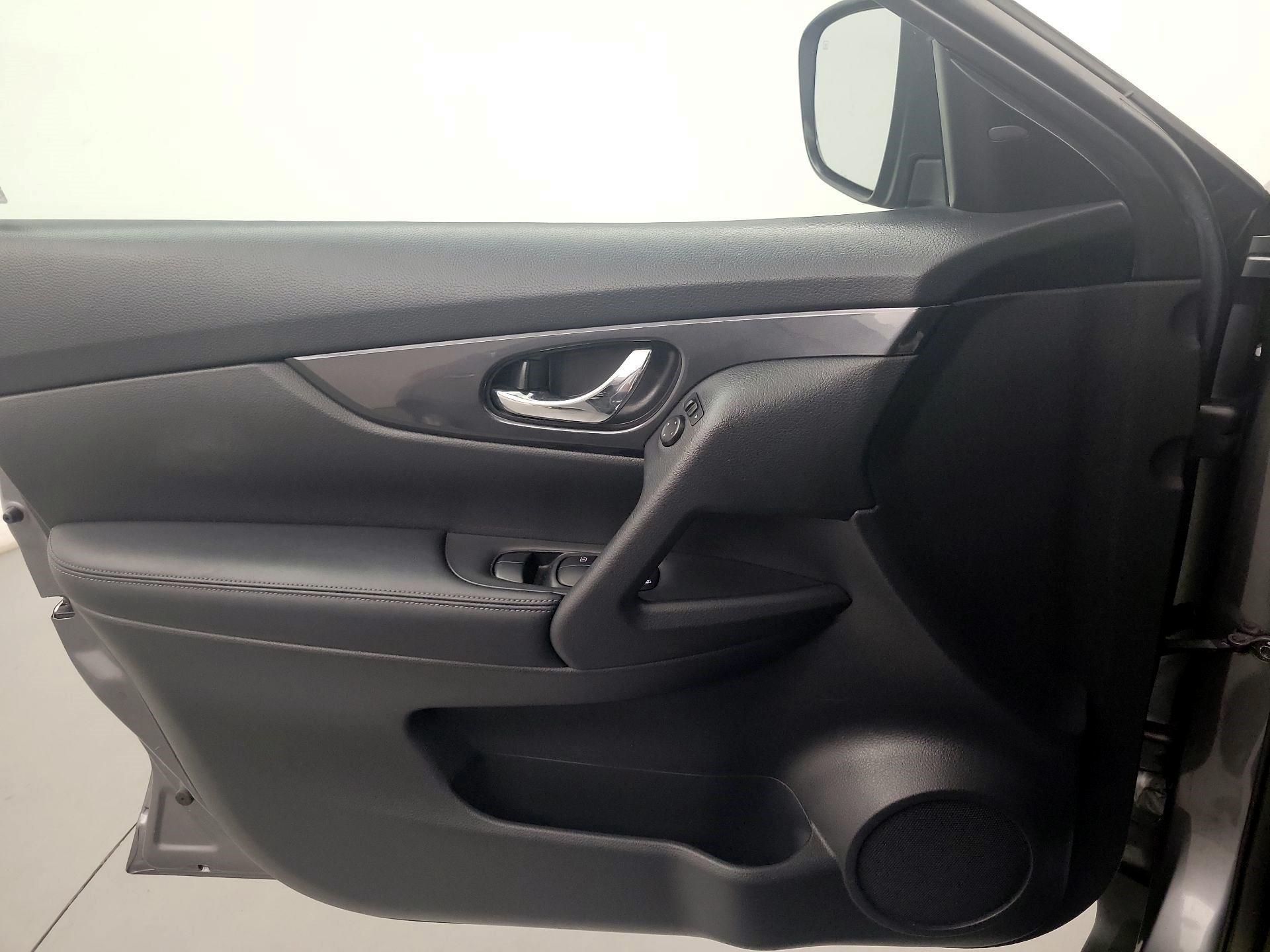 Thumbnail: 2018 Nissan Rogue - 10