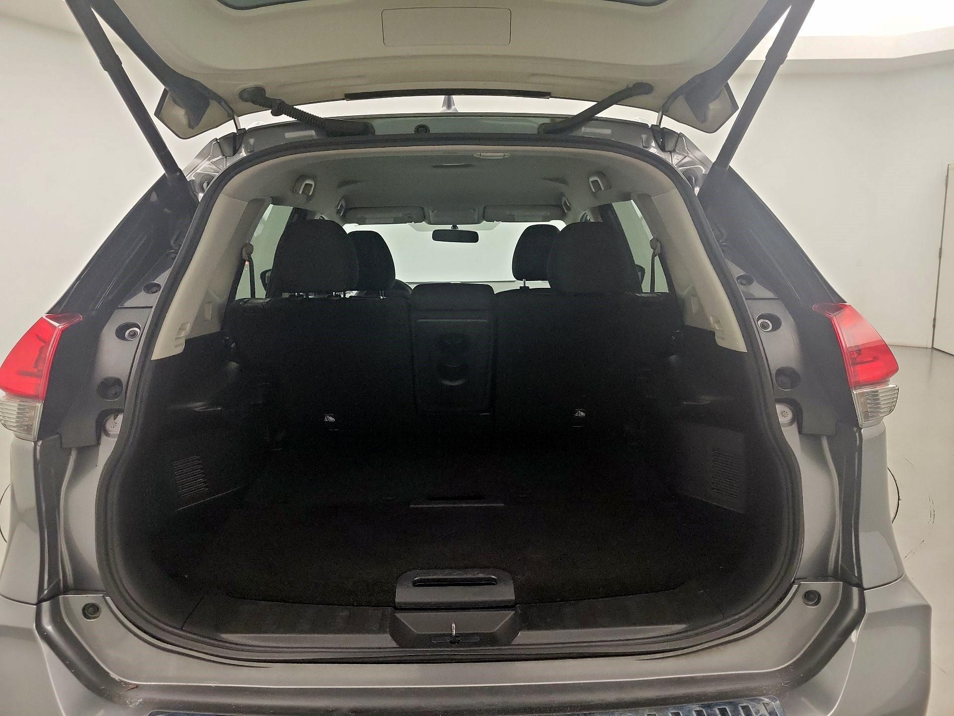 Thumbnail: 2018 Nissan Rogue - 18