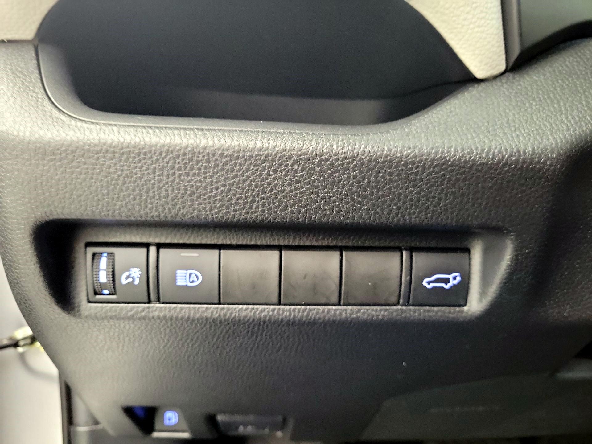 Thumbnail: 2021 Toyota RAV4 - 11