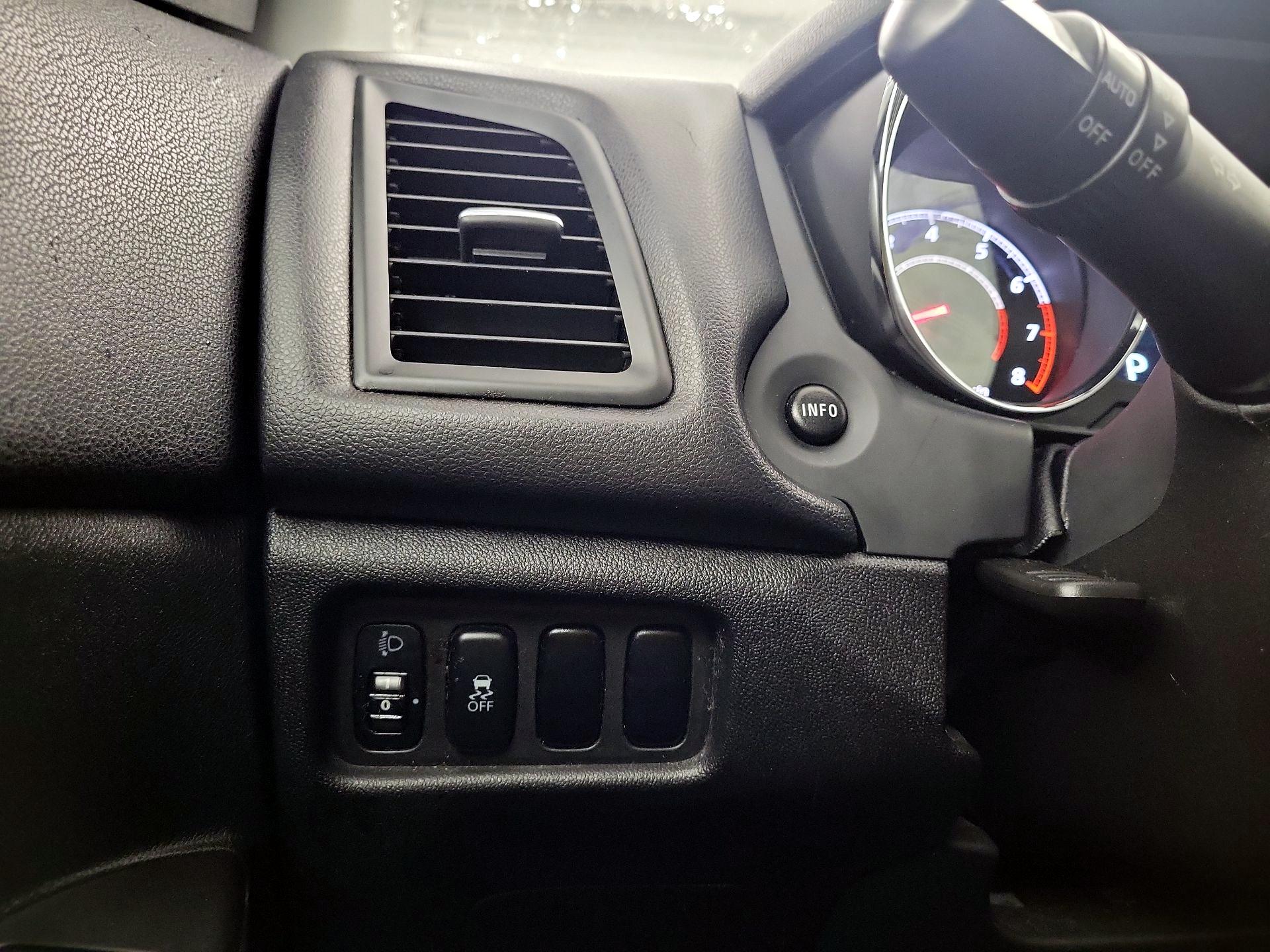 Thumbnail: 2014 Mitsubishi Outlander Sport - 13