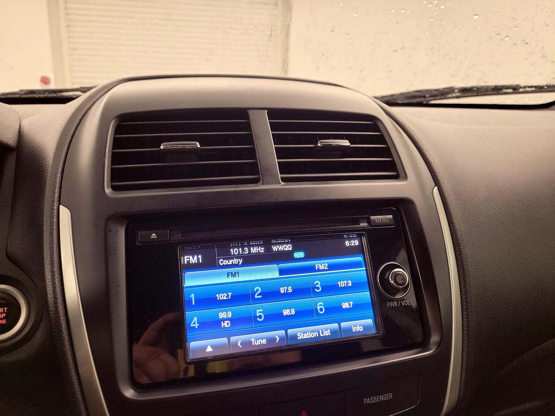 Thumbnail: 2014 Mitsubishi Outlander Sport - 15