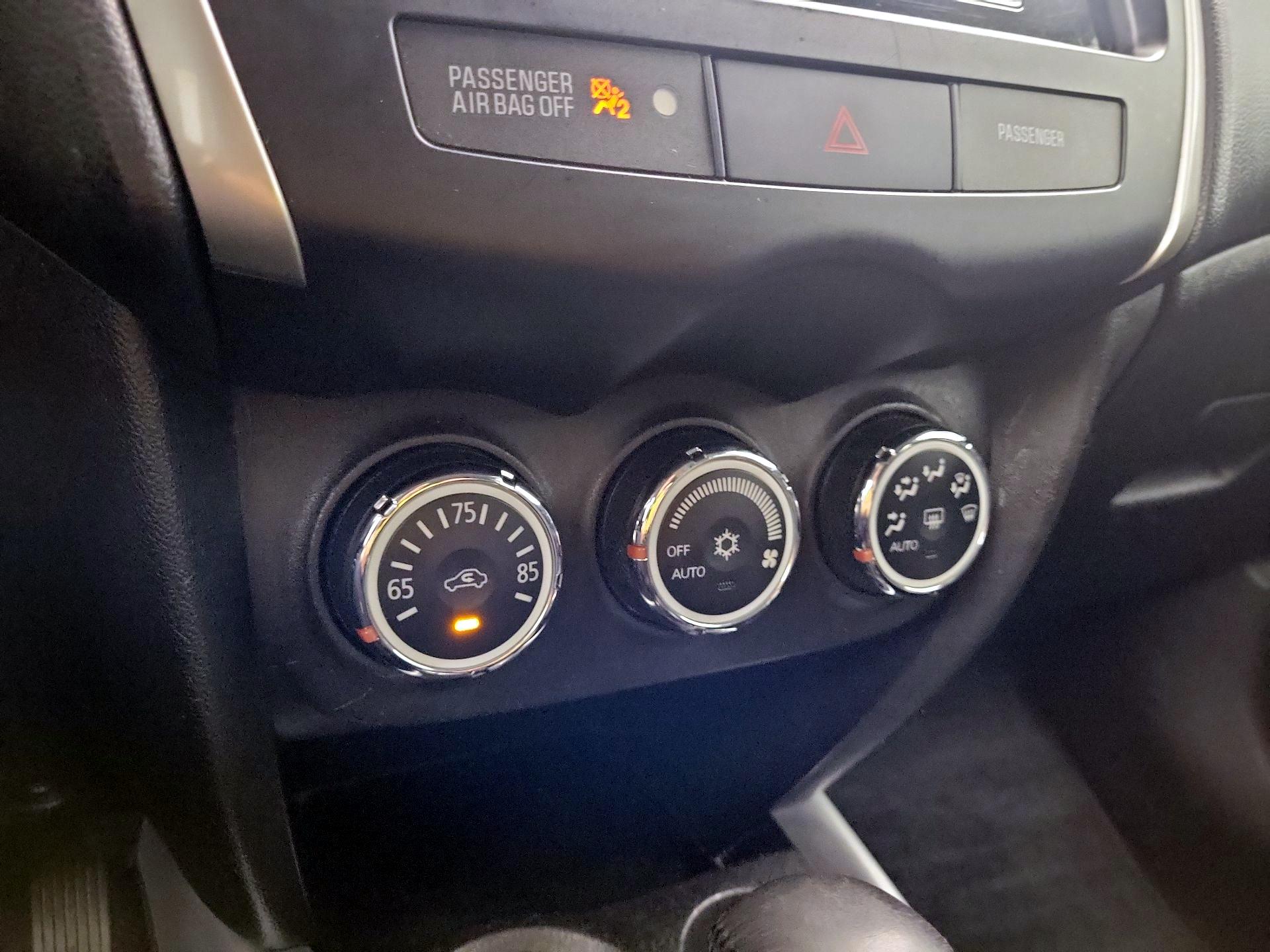 Thumbnail: 2014 Mitsubishi Outlander Sport - 16