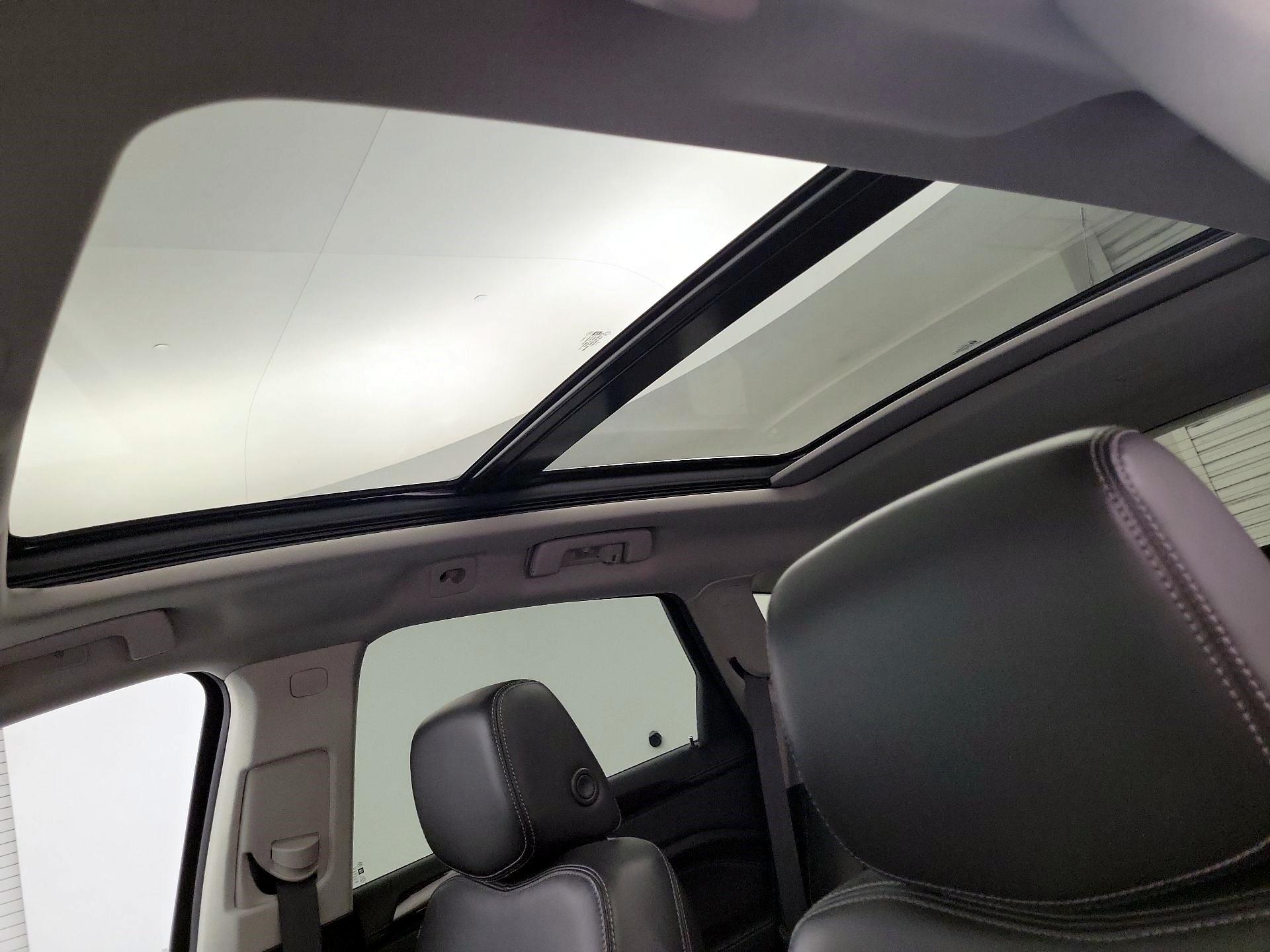 Thumbnail: 2016 Cadillac SRX - 17
